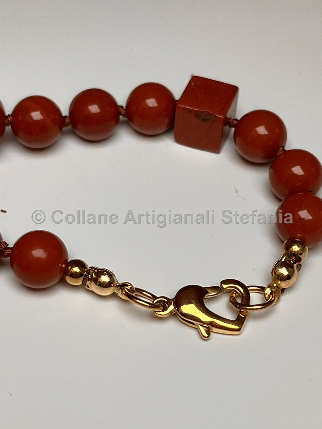 Collana con pietre dure di Diaspro rosso di alta qualità.