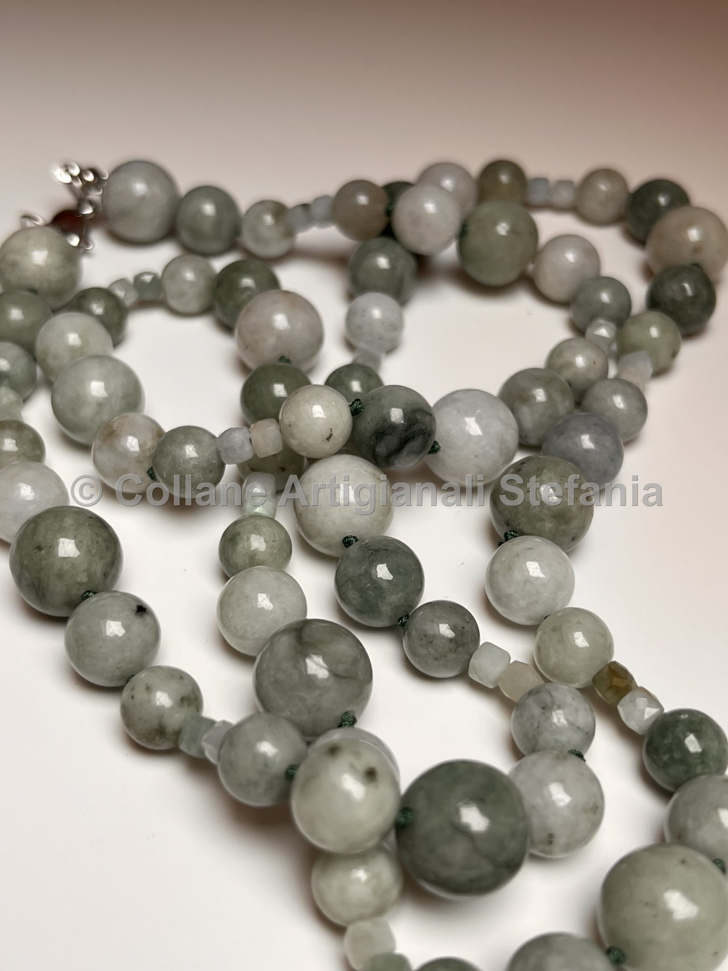 Collana con pietre dure di alta qualità di Giada Birmana.