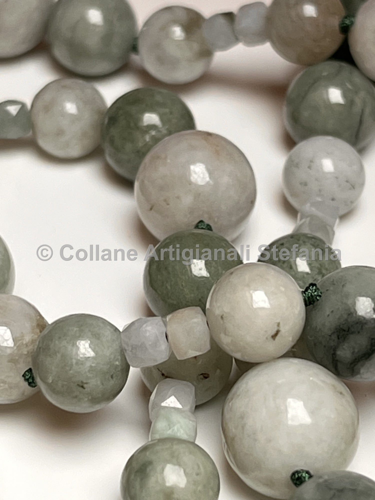 Collana con pietre dure di alta qualità di Giada Birmana.