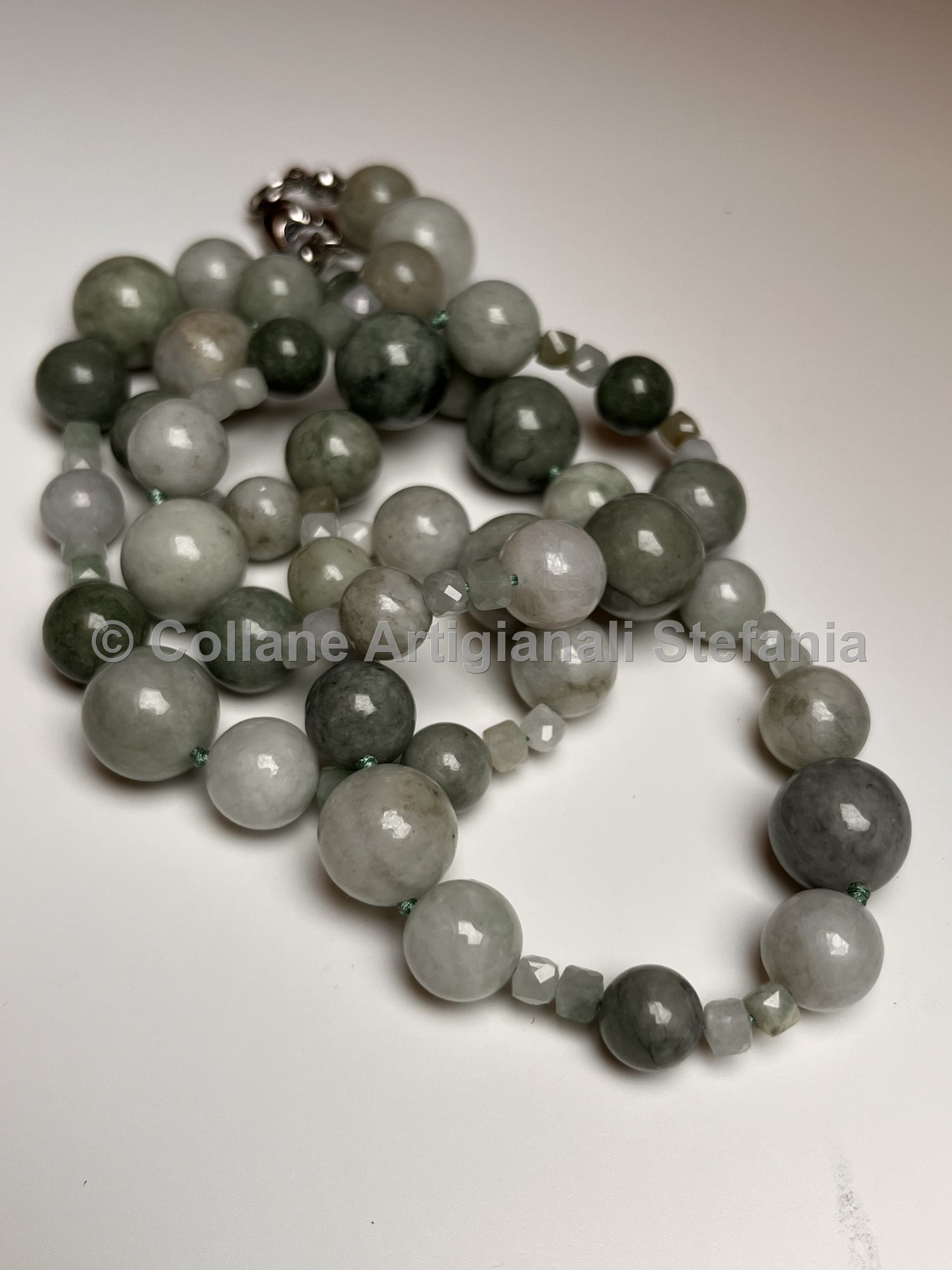 Collana con pietre dure di alta qualità di Giada Birmana.