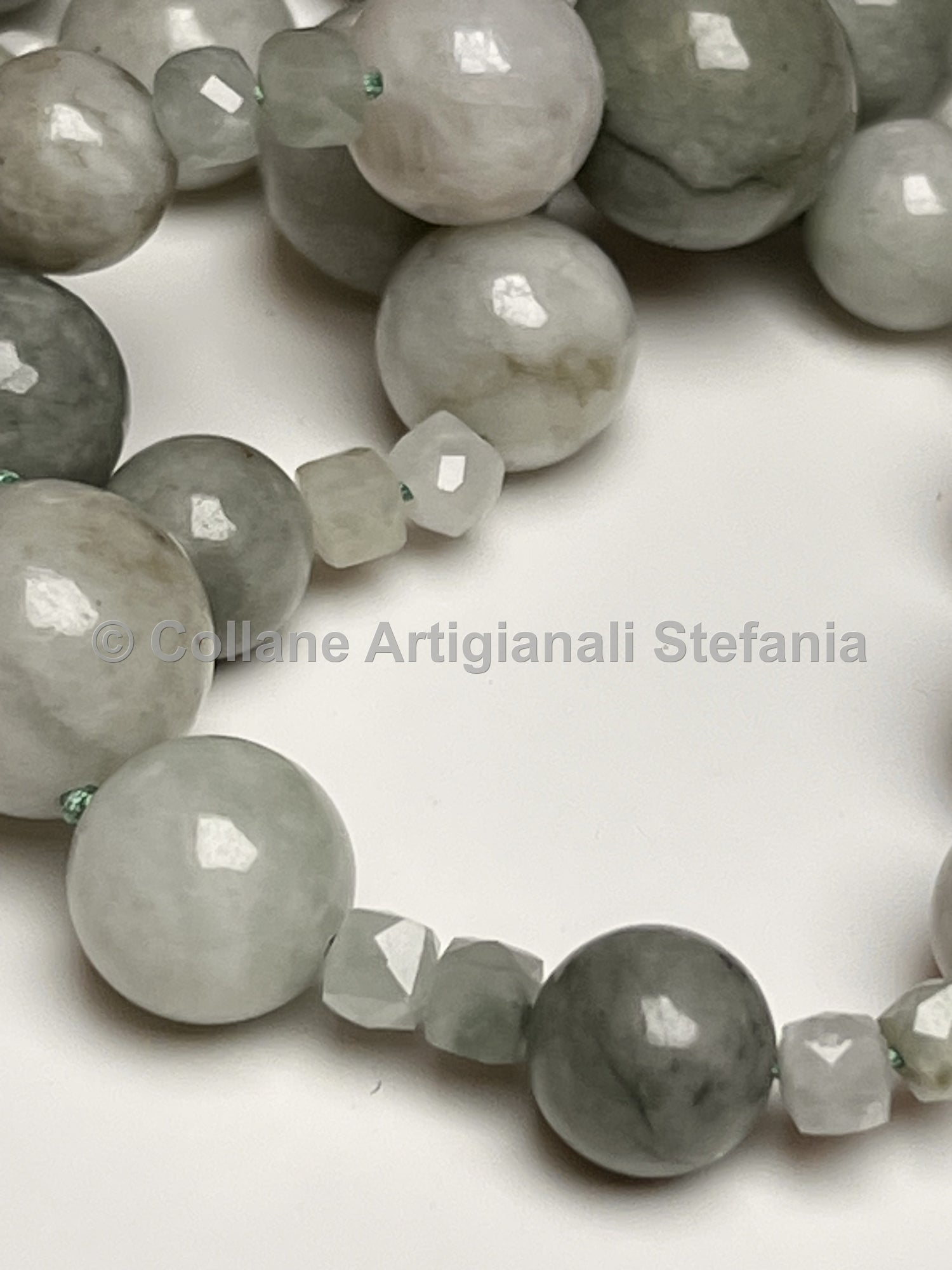 Collana con pietre dure di alta qualità di Giada Birmana.