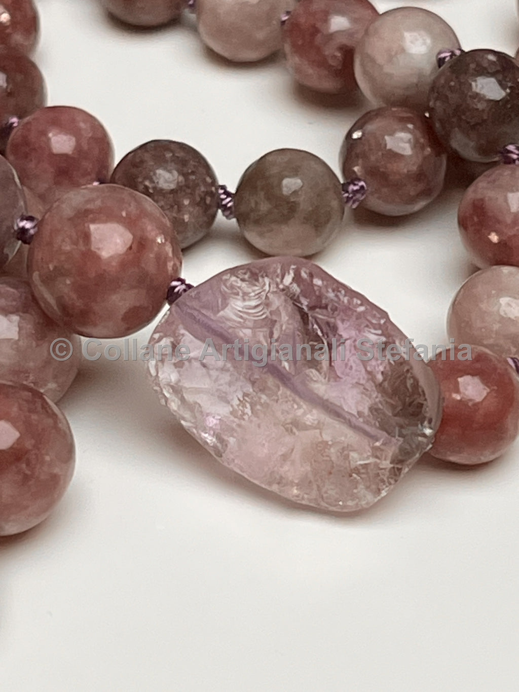Collana con pietre dure di Lepidolite di alta qualità