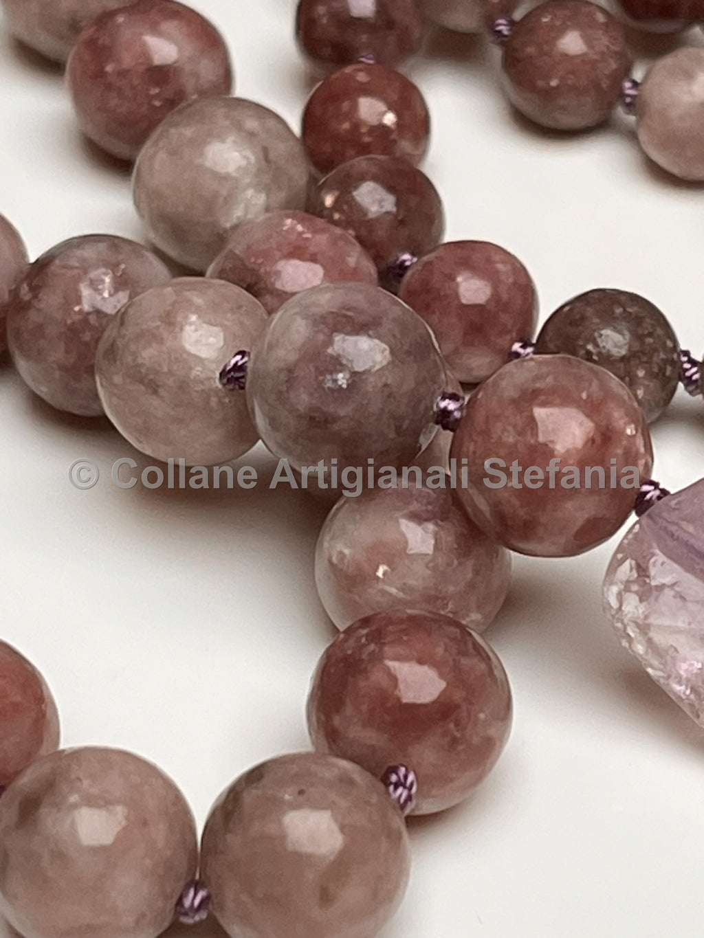 Collana con pietre dure di Lepidolite di alta qualità