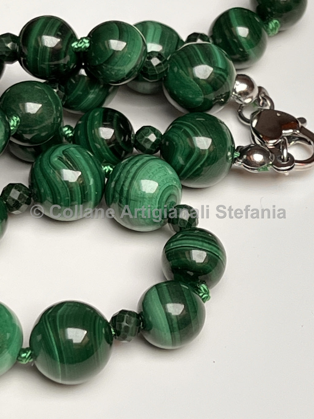 Collana con pietre dure di Malachite di eccellente qualità