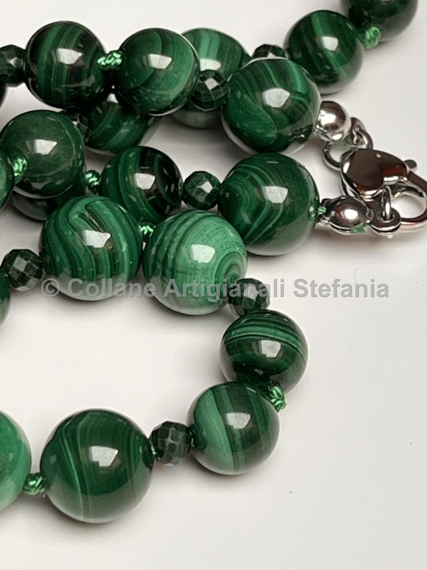 Collana con pietre dure di Malachite di eccellente qualità