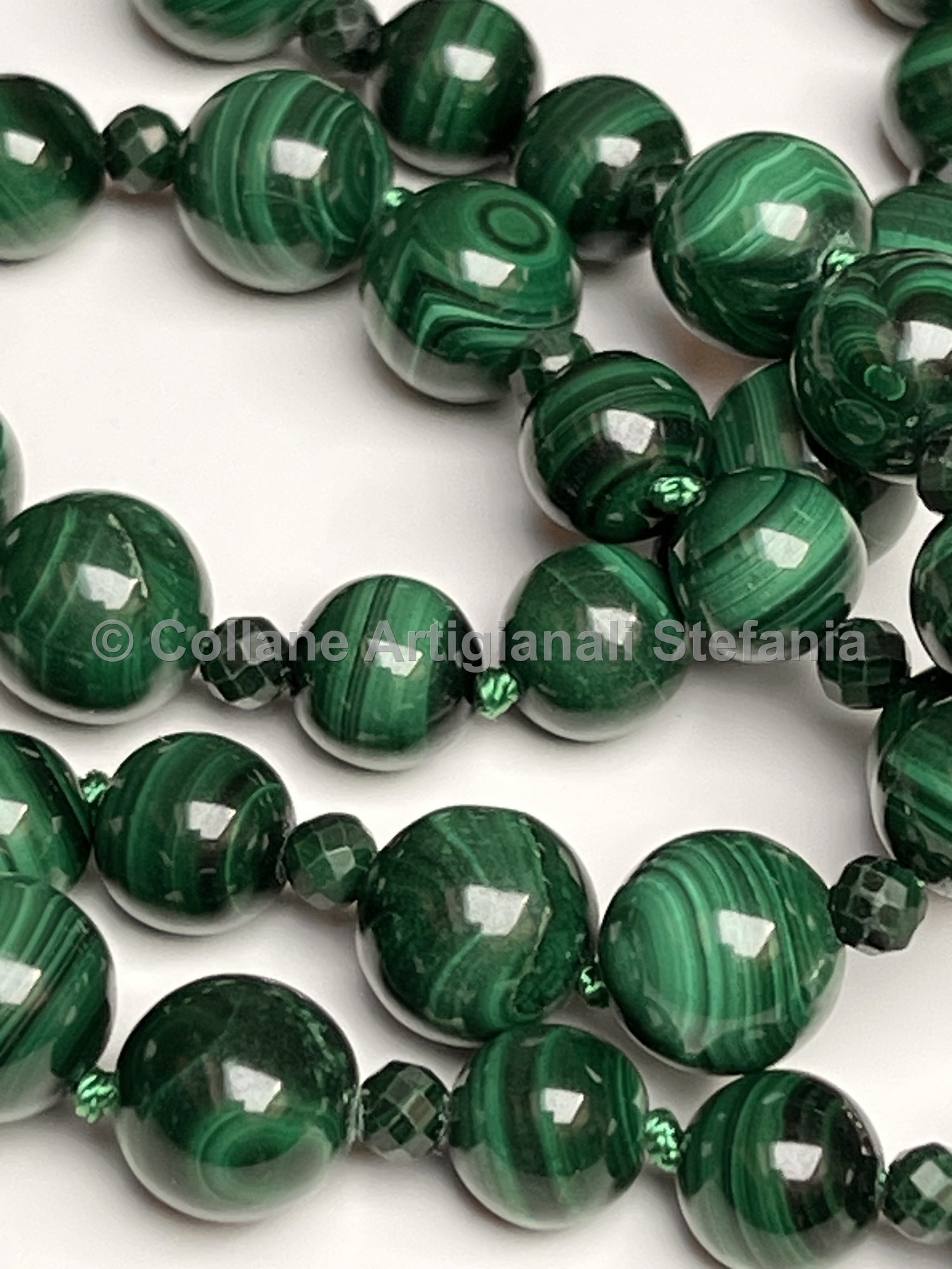 Collana con pietre dure di Malachite di eccellente qualità
