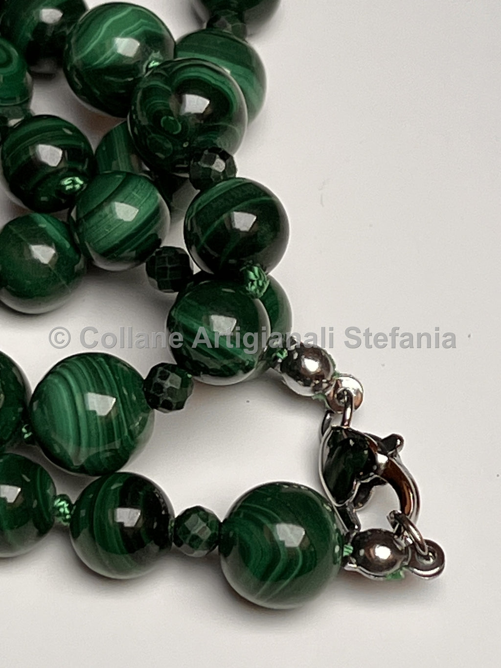 Collana con pietre dure di Malachite di eccellente qualità
