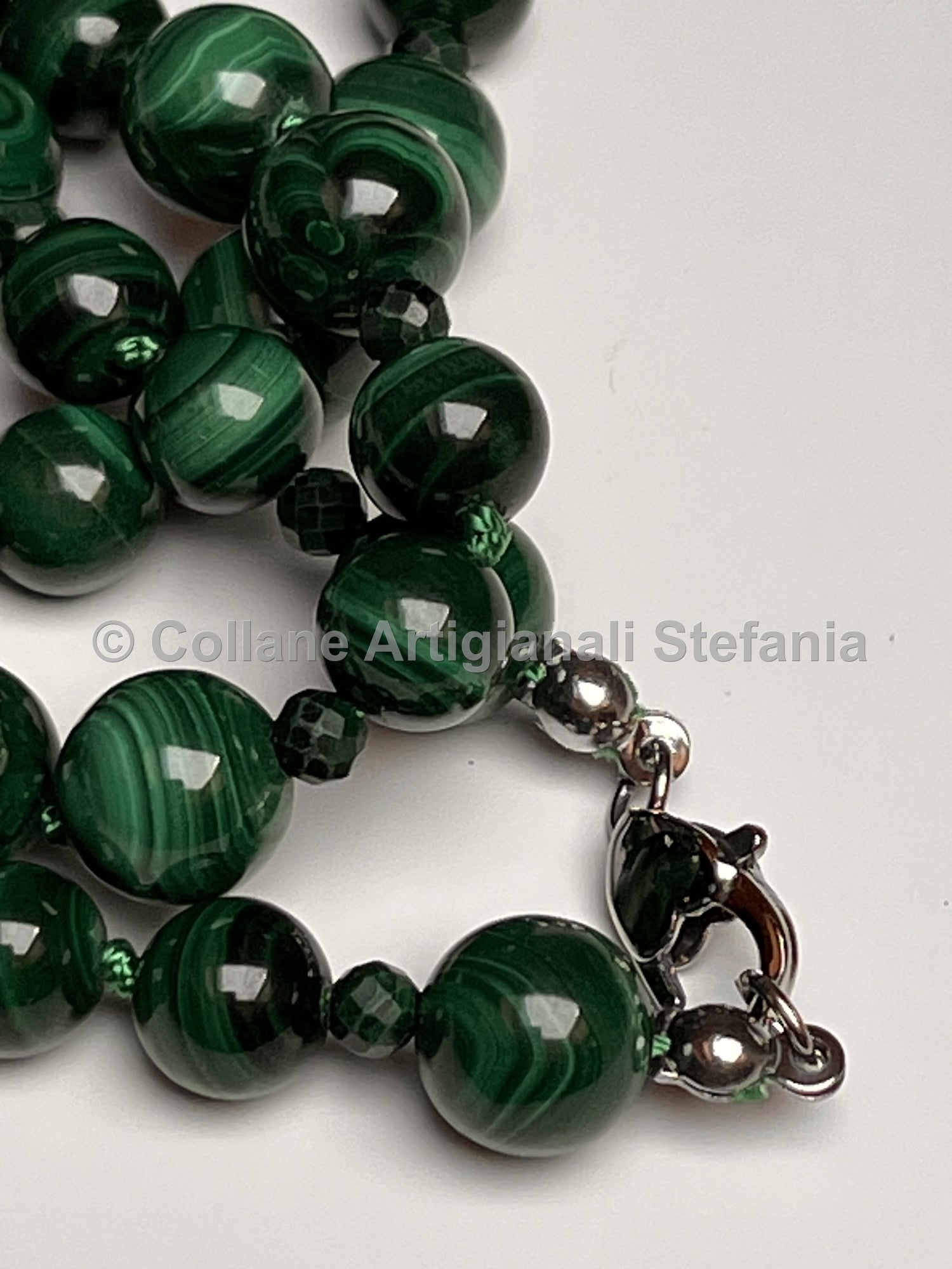 Collana con pietre dure di Malachite di eccellente qualità