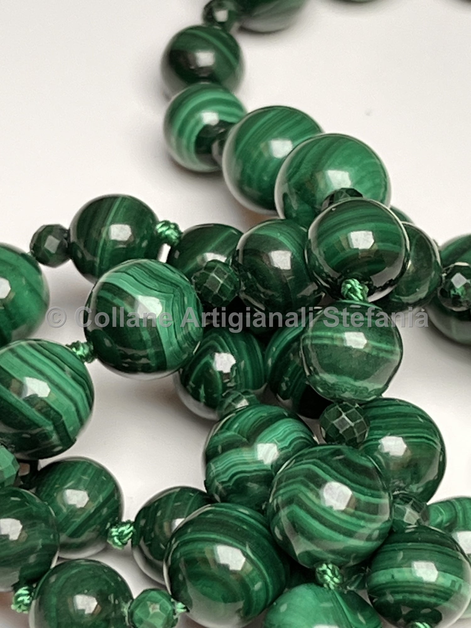 Collana con pietre dure di Malachite di eccellente qualità