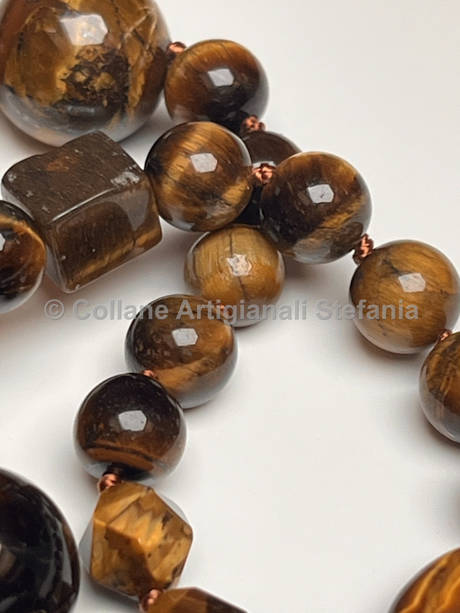Collana con pietre dure di alta qualità di Occhio di Tigre.