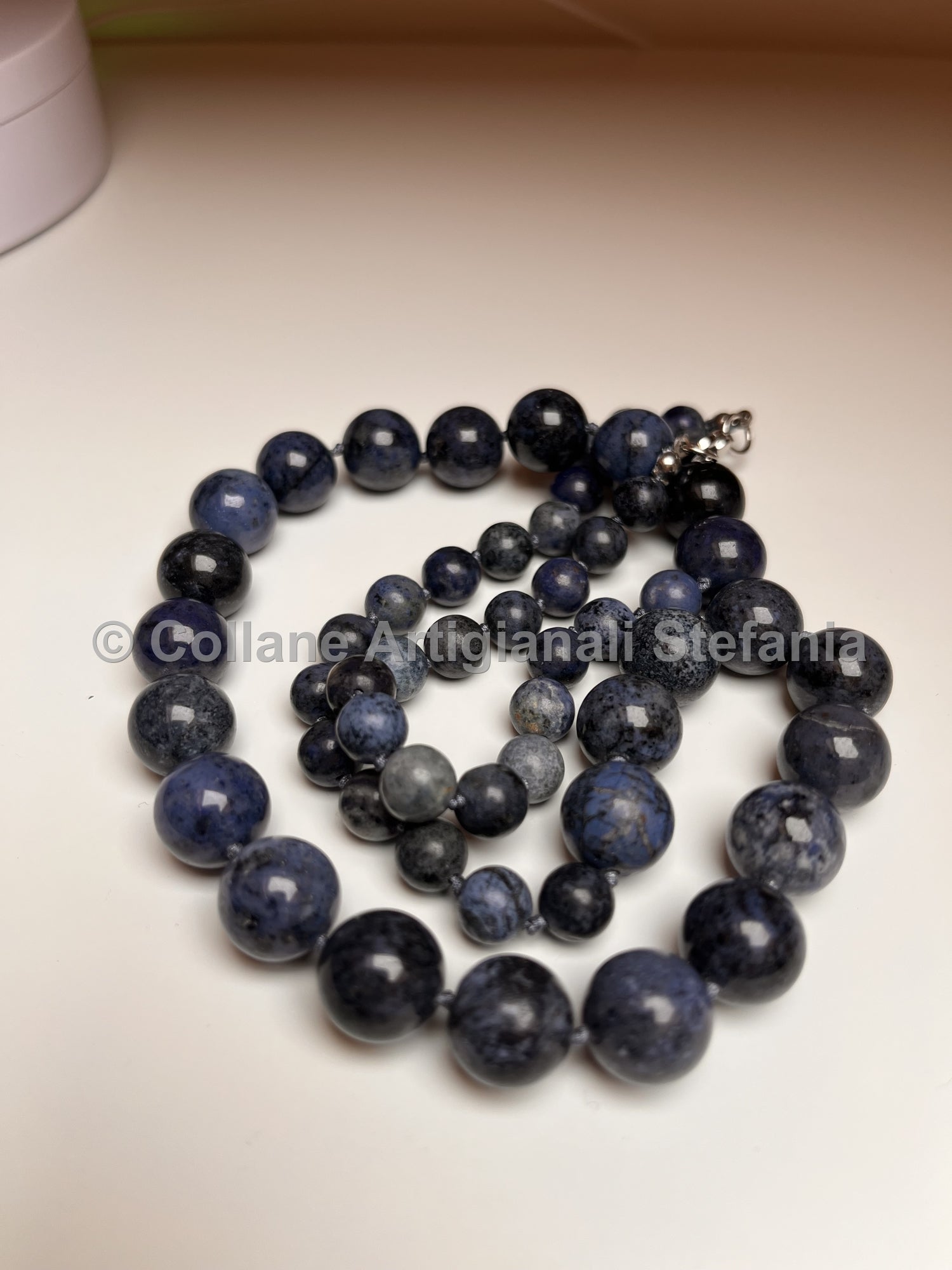 Collana con pietre dure di Diaspro blu di alta qualità
