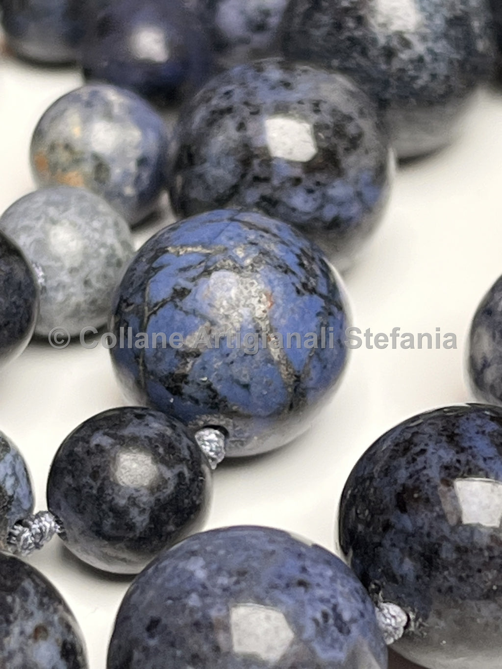 Collana con pietre dure di Diaspro blu di alta qualità