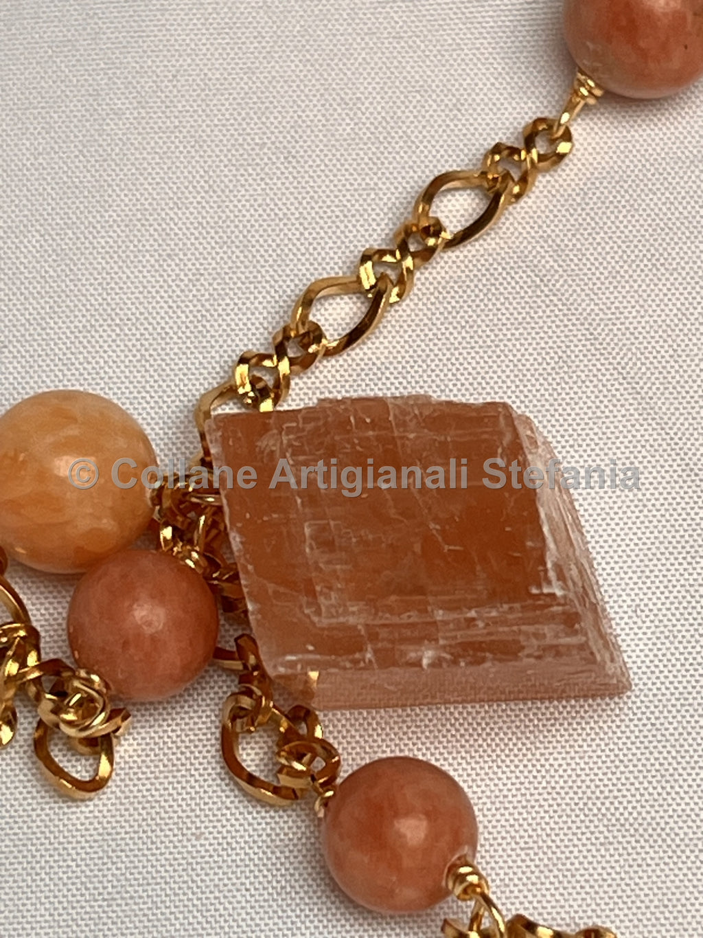 Collana con pietre dure di Calcite arancio.