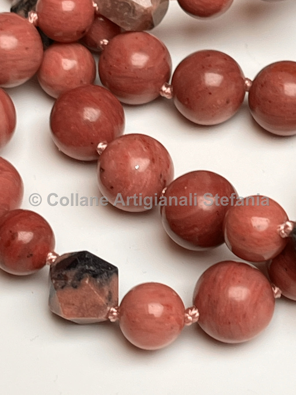 Collana e orecchini con pietre dure di Rodonite di qualità.