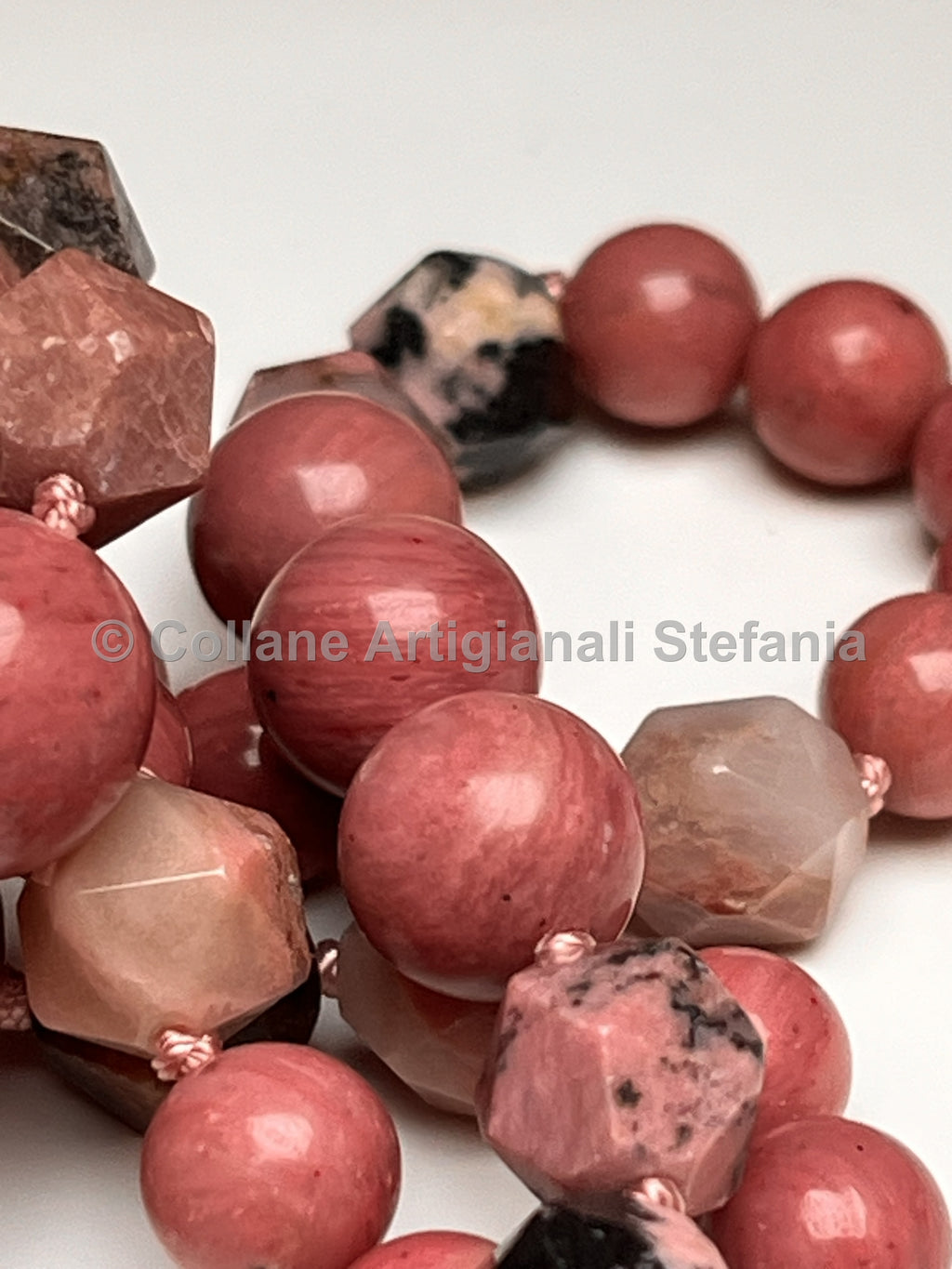 Collana e orecchini con pietre dure di Rodonite di qualità.