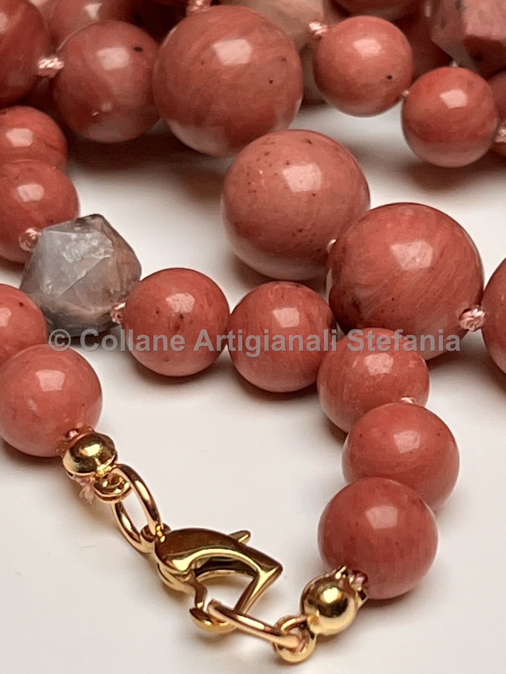 Collana e orecchini con pietre dure di Rodonite di qualità.