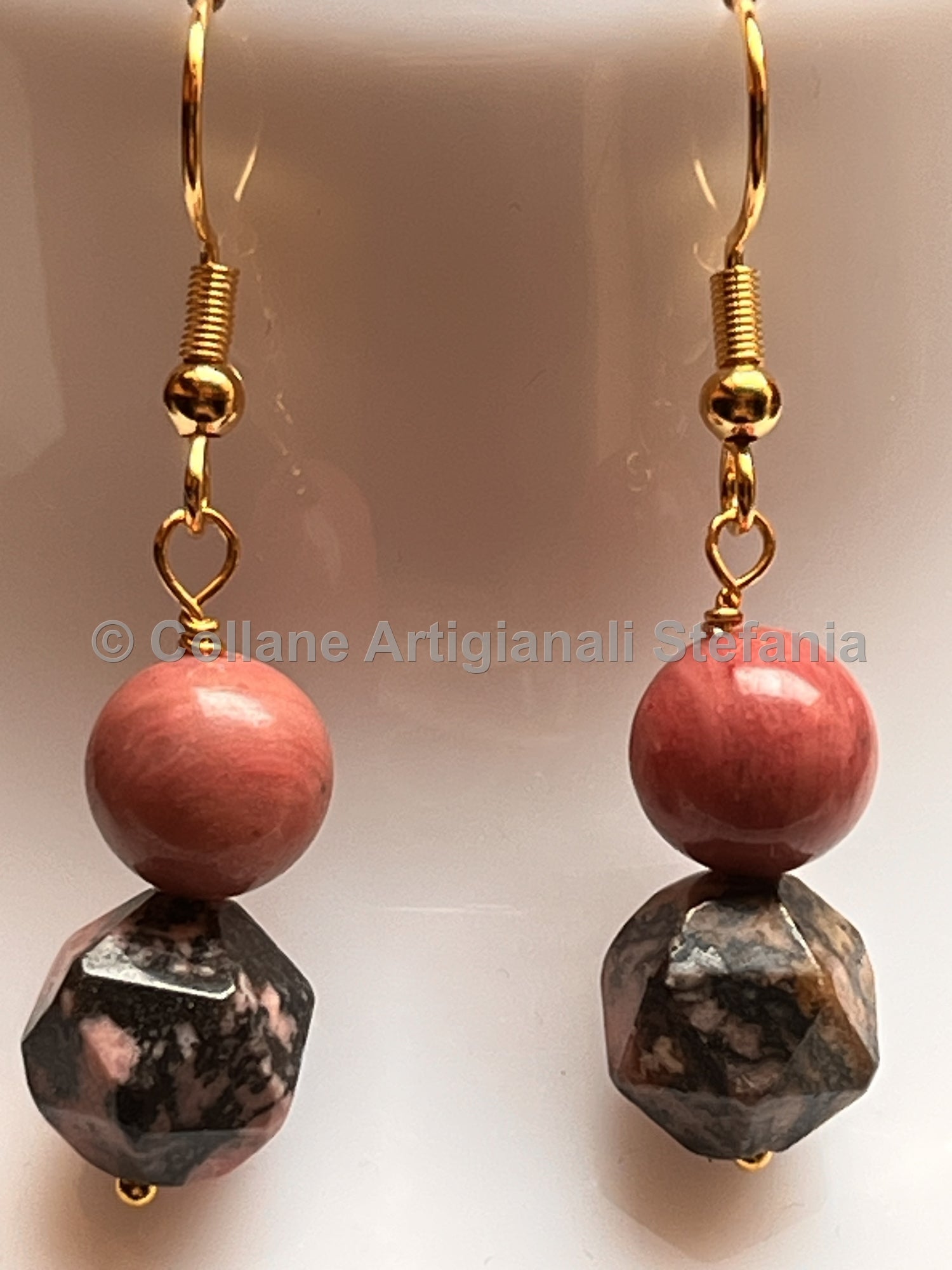 Collana e orecchini con pietre dure di Rodonite di qualità.