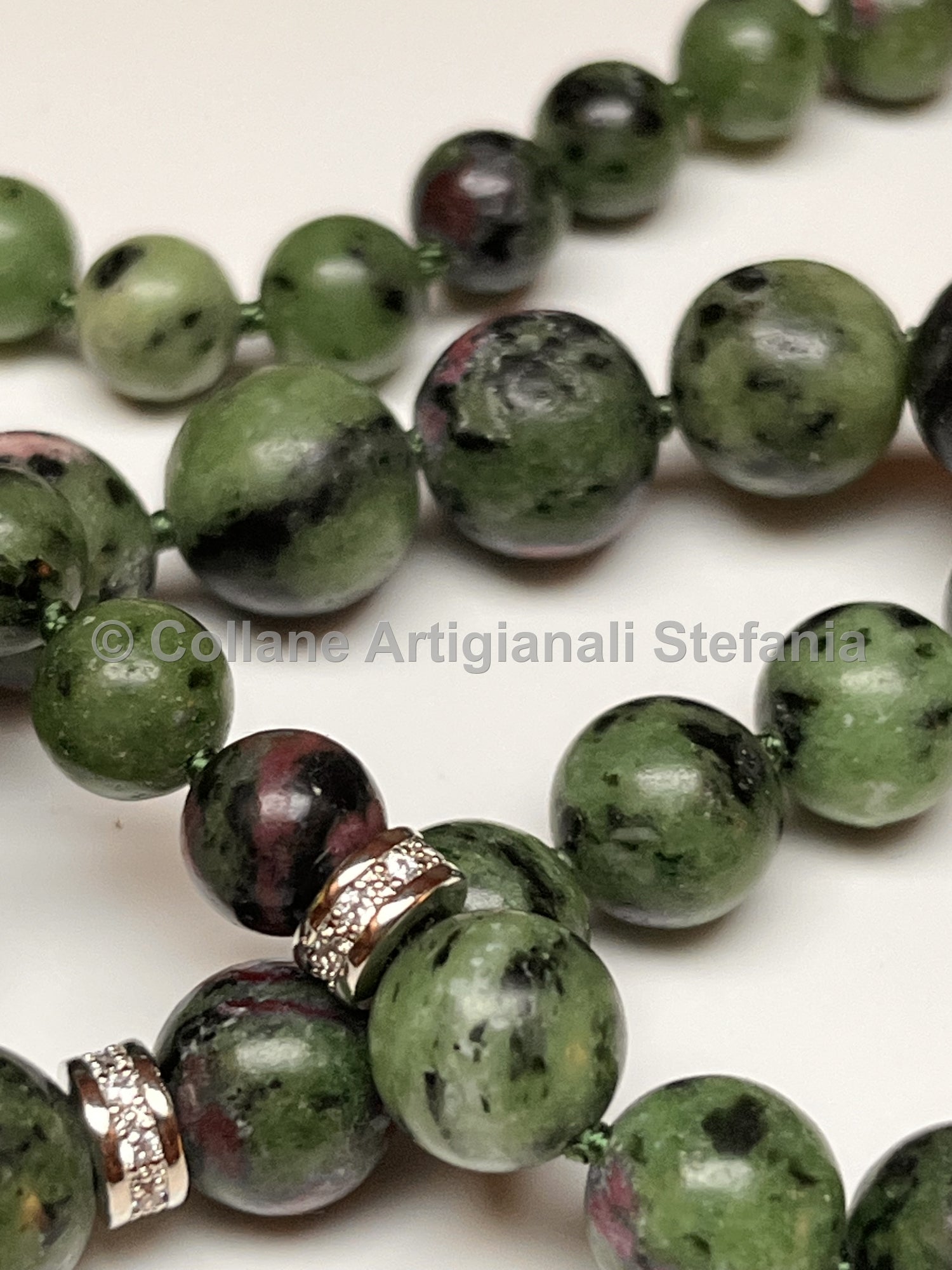 Collana con pietre dure di Anyolite (Ruby Zoisite)