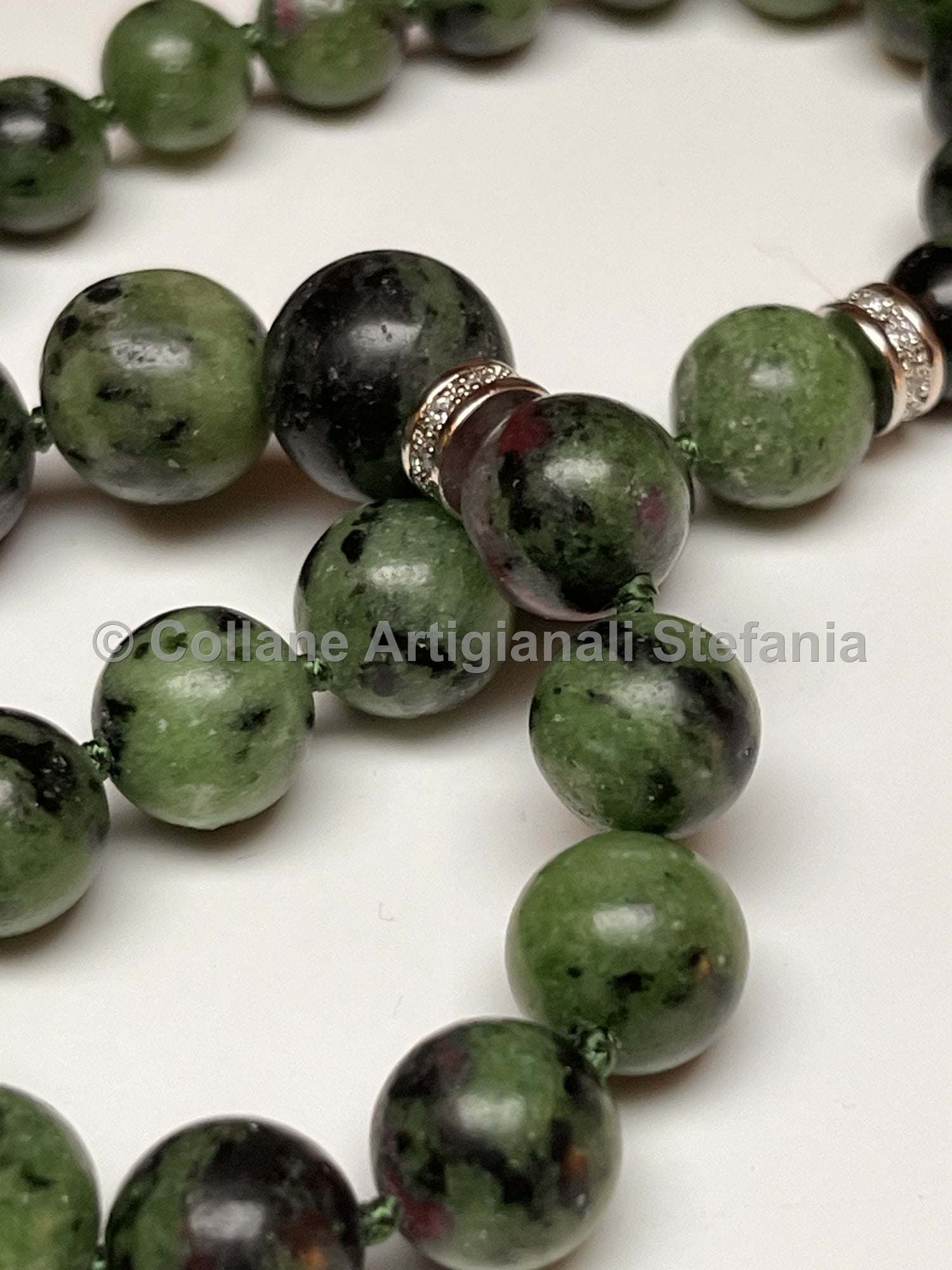 Collana con pietre dure di Anyolite (Ruby Zoisite)