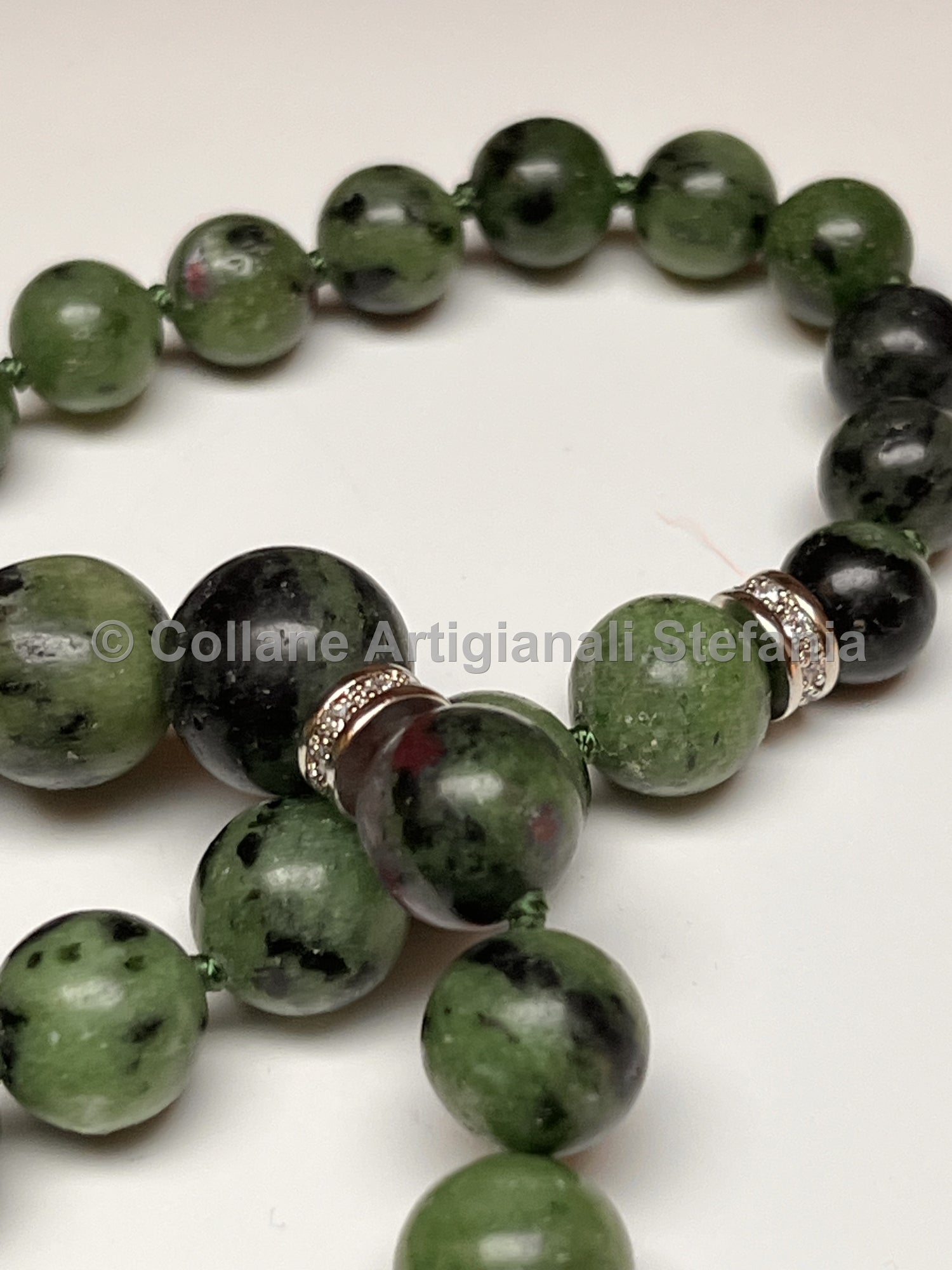 Collana con pietre dure di Anyolite (Ruby Zoisite)
