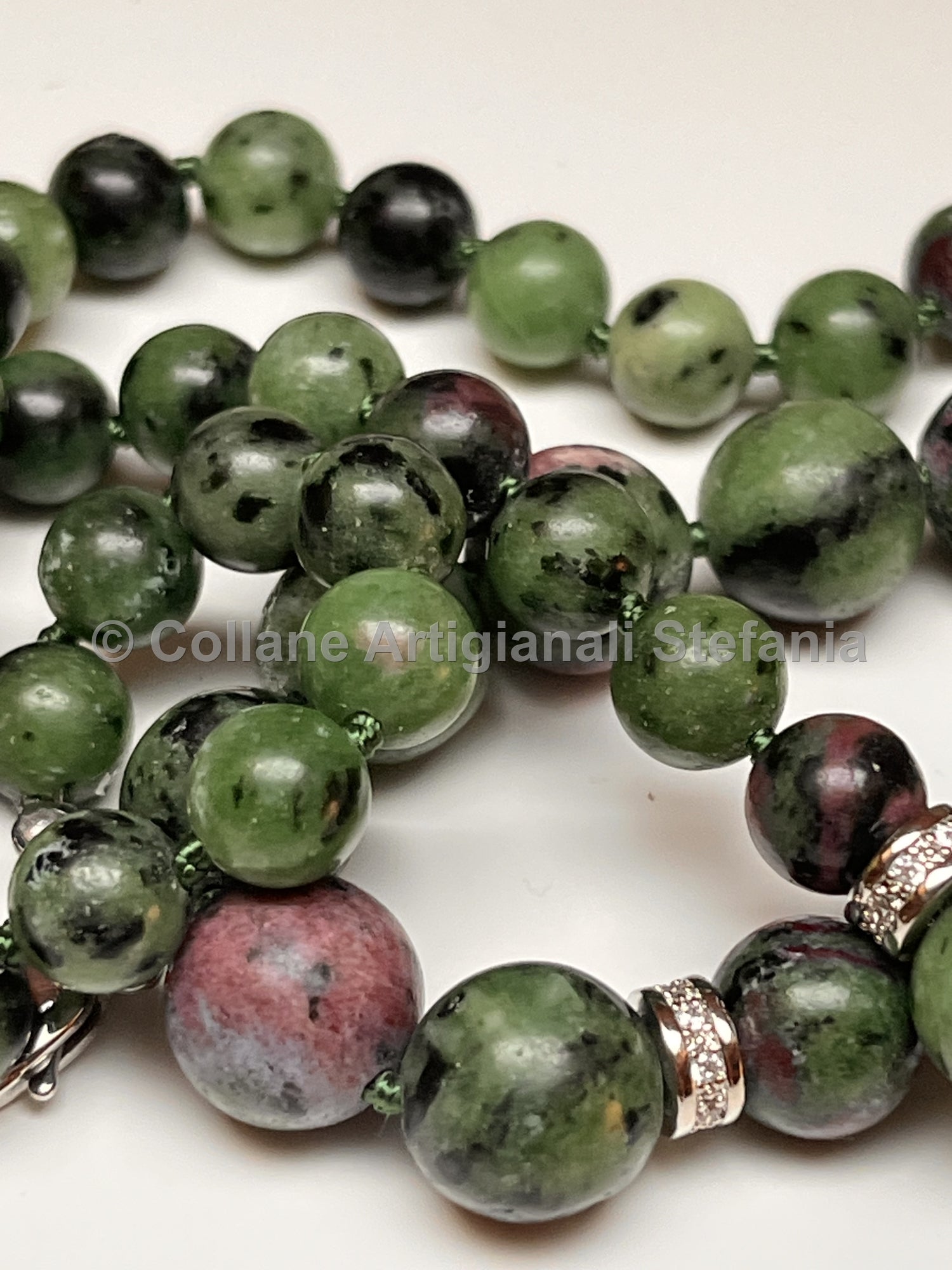 Collana con pietre dure di Anyolite (Ruby Zoisite)