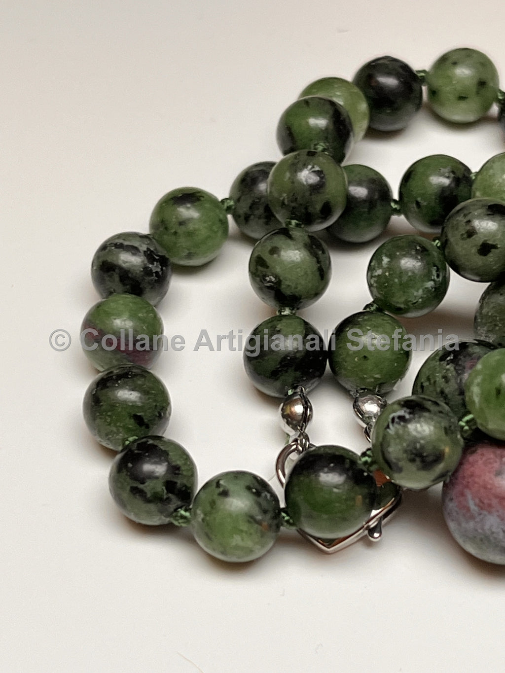 Collana con pietre dure di Anyolite (Ruby Zoisite)