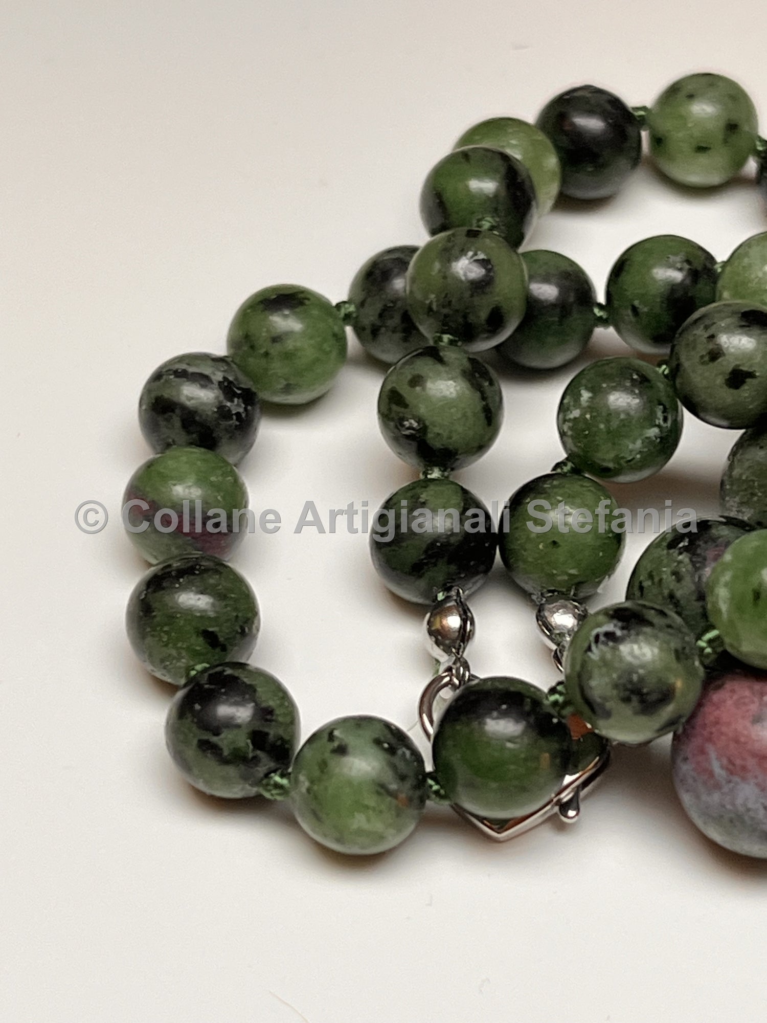 Collana con pietre dure di Anyolite (Ruby Zoisite)