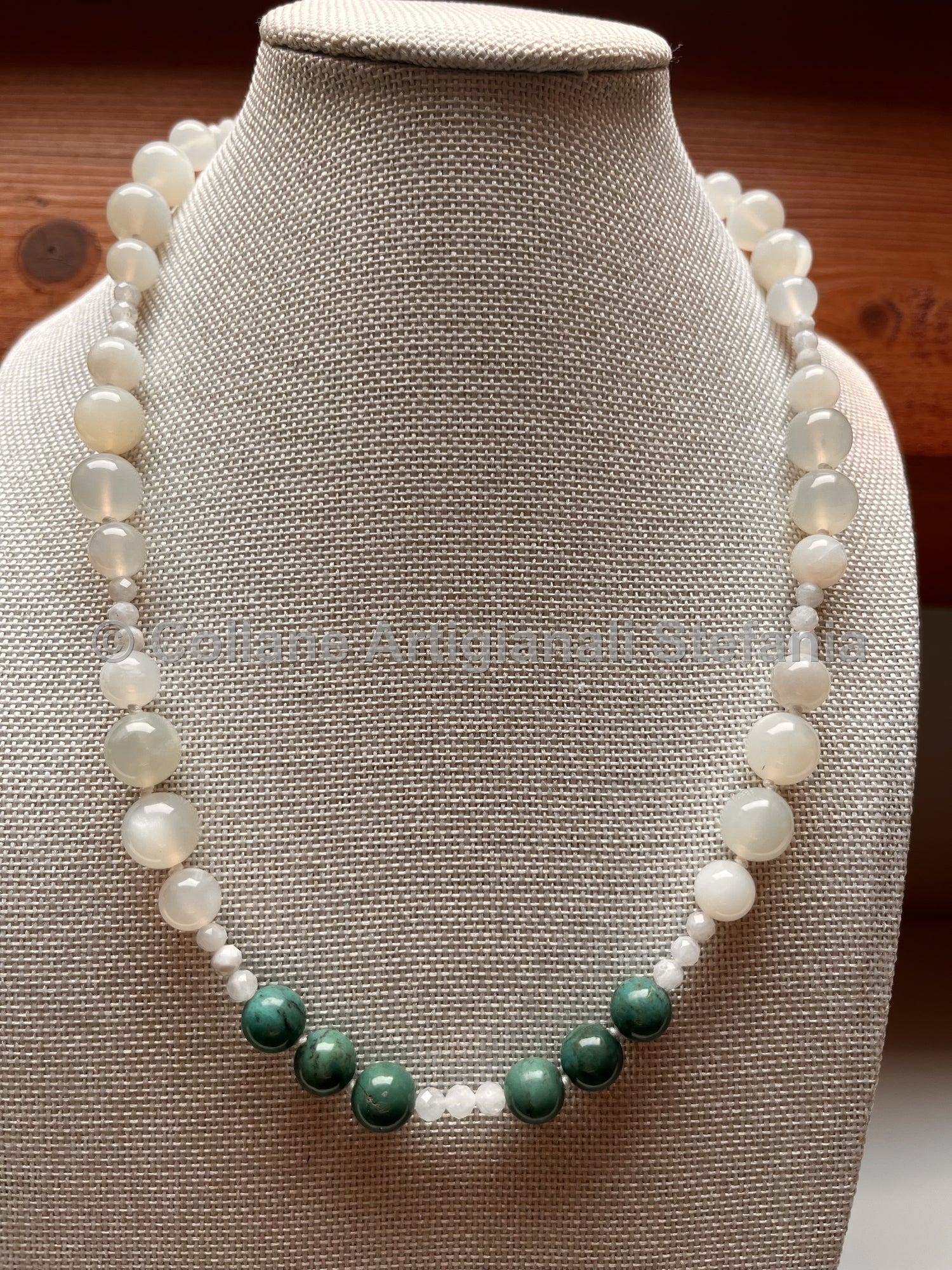 Collana con pietre dure di Pietra di Luna e Turchese naturale.