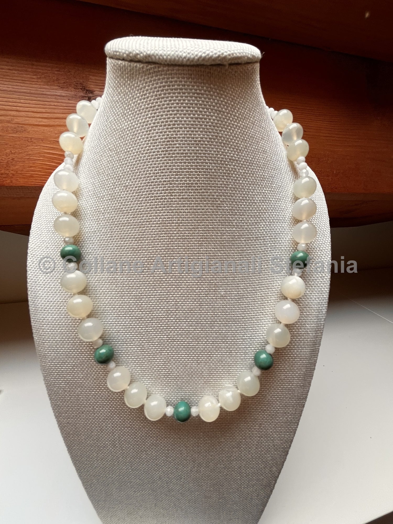 Collana con pietre dure di Pietra di Luna e Turchese naturale.