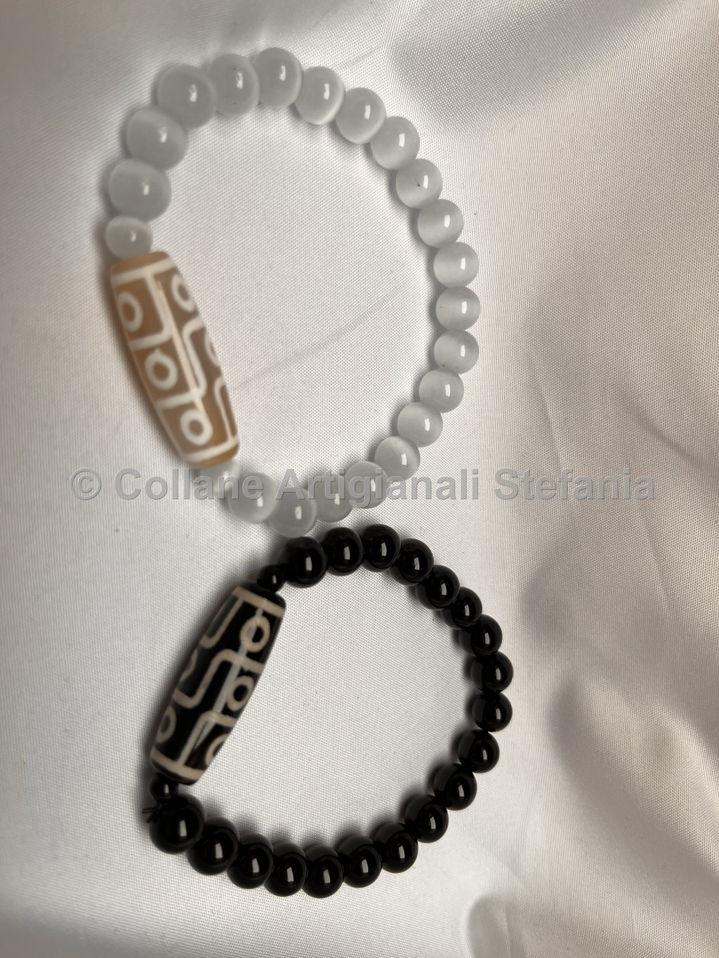 Braccialetto elastico con pietre dure di Agata e Agata Tibetana.