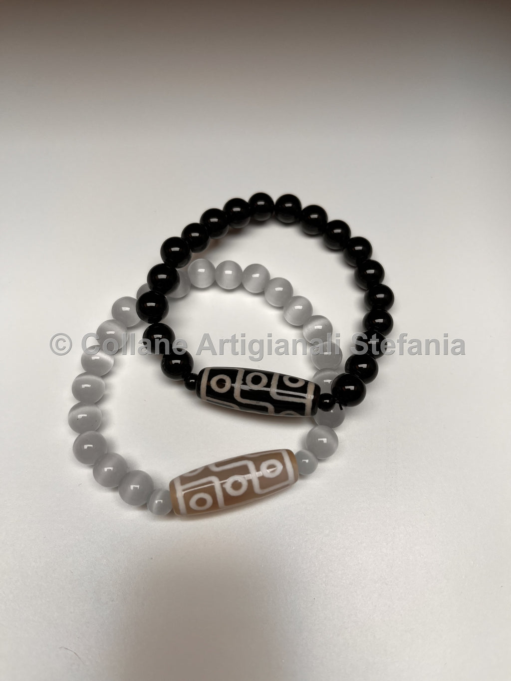 Braccialetto elastico con pietre dure di Agata e Agata Tibetana.