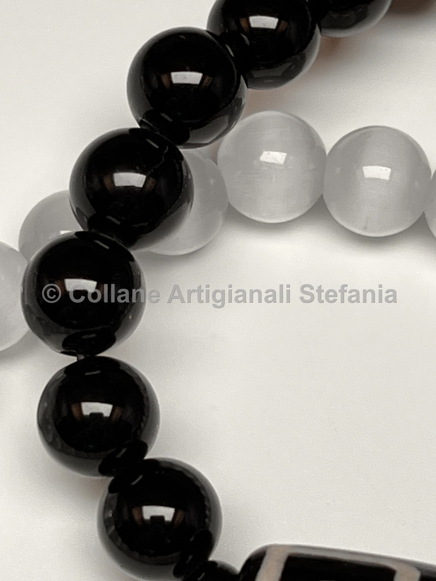 Braccialetto elastico con pietre dure di Agata e Agata Tibetana.