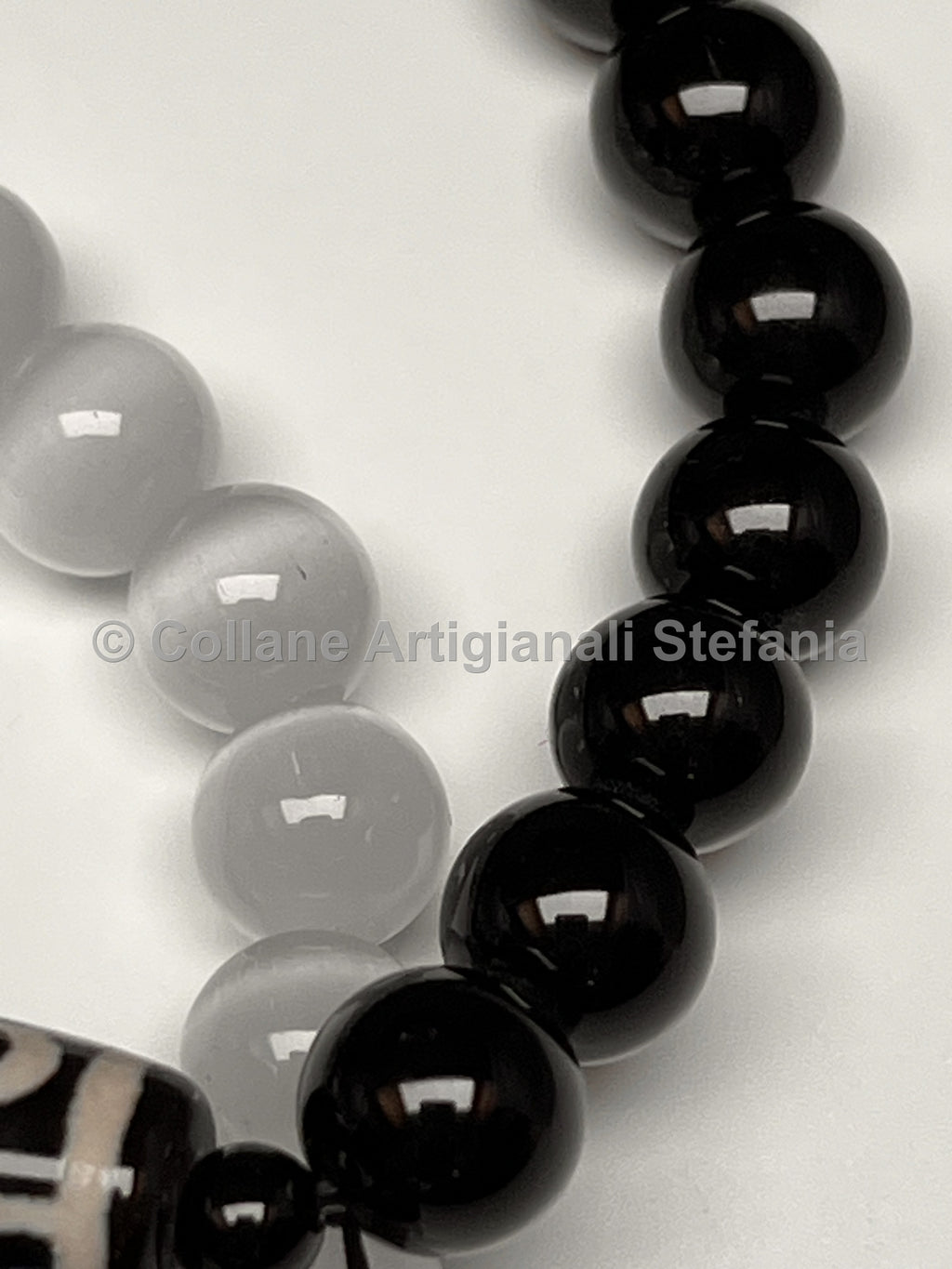 Braccialetto elastico con pietre dure di Agata e Agata Tibetana.