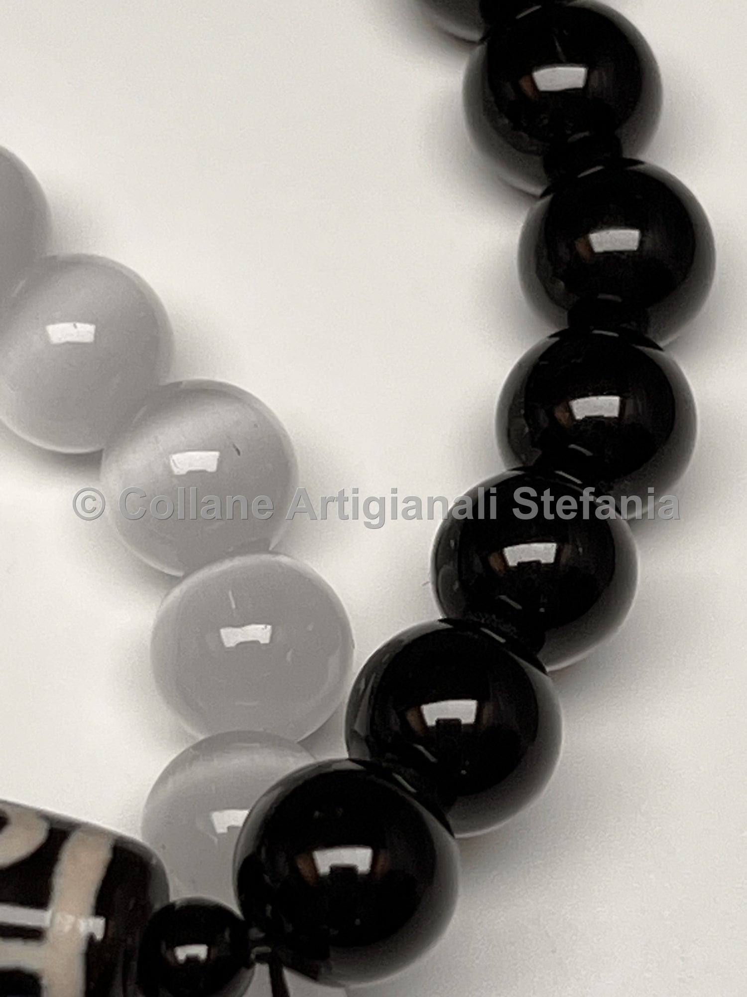 Braccialetto elastico con pietre dure di Agata e Agata Tibetana.