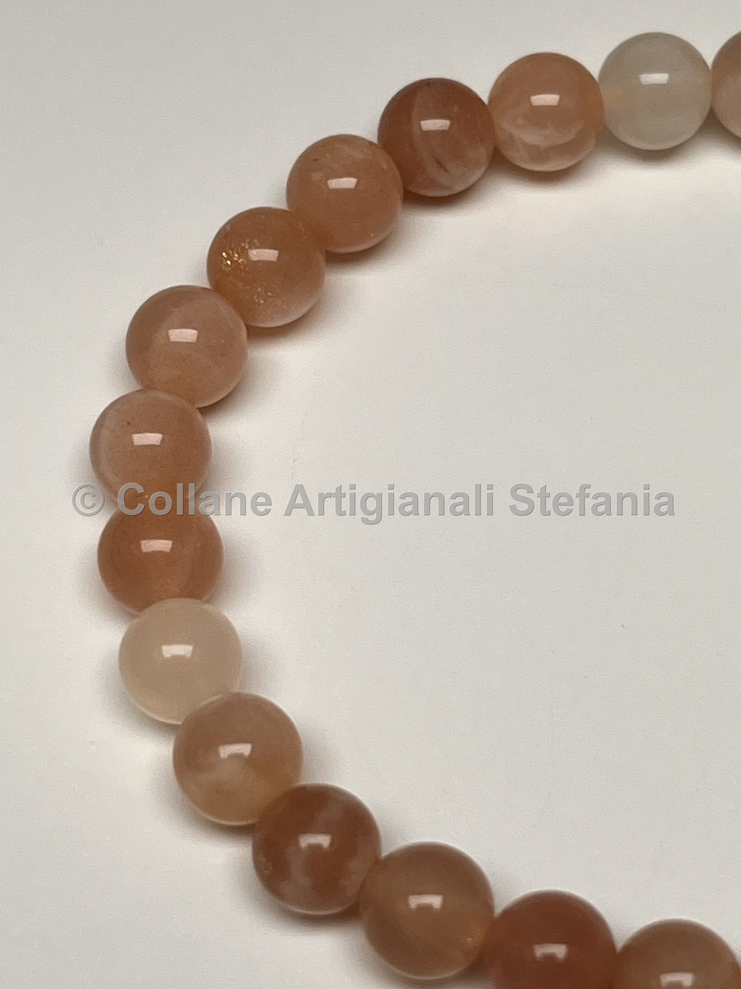 Braccialetti elastici con pietre dure naturali.
