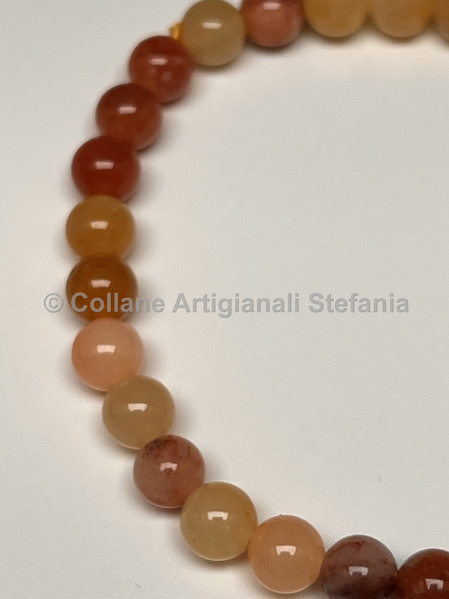 Braccialetti elastici con pietre dure naturali.