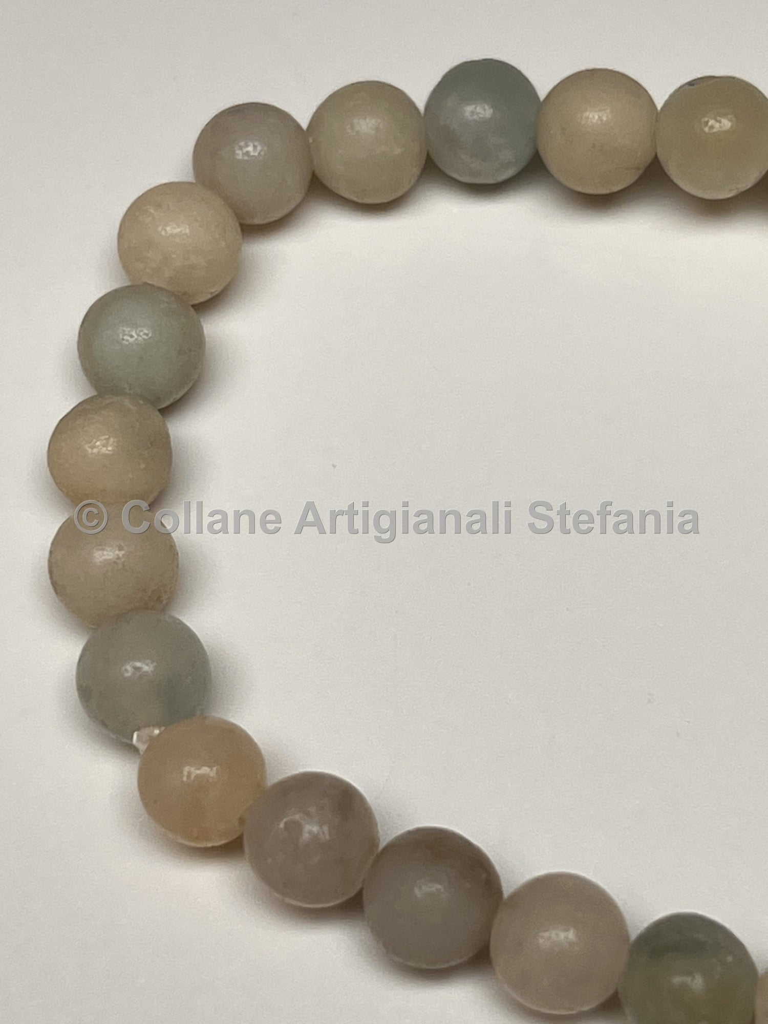Braccialetti elastici con pietre dure naturali.