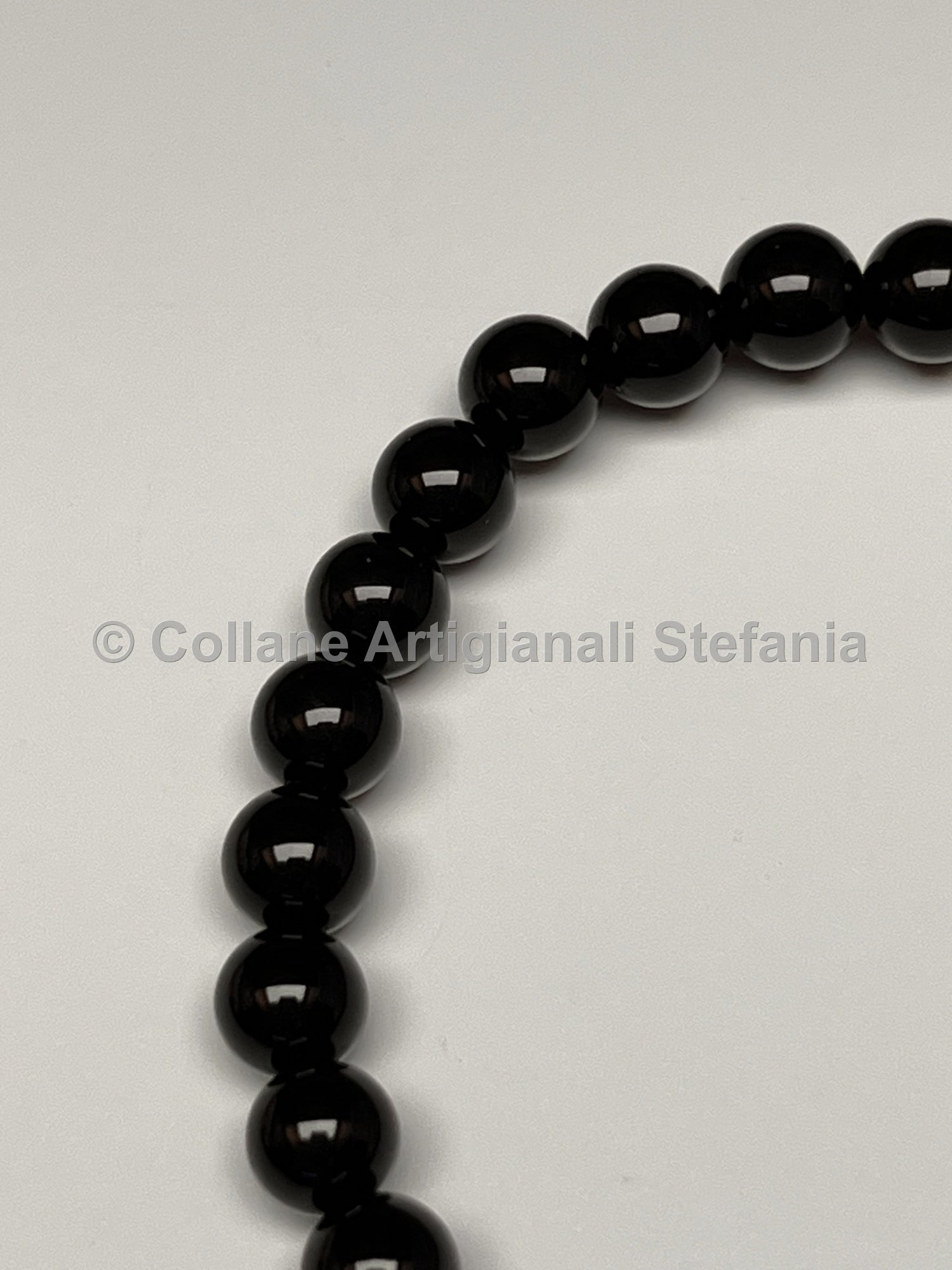 Braccialetti elastici con pietre dure naturali.