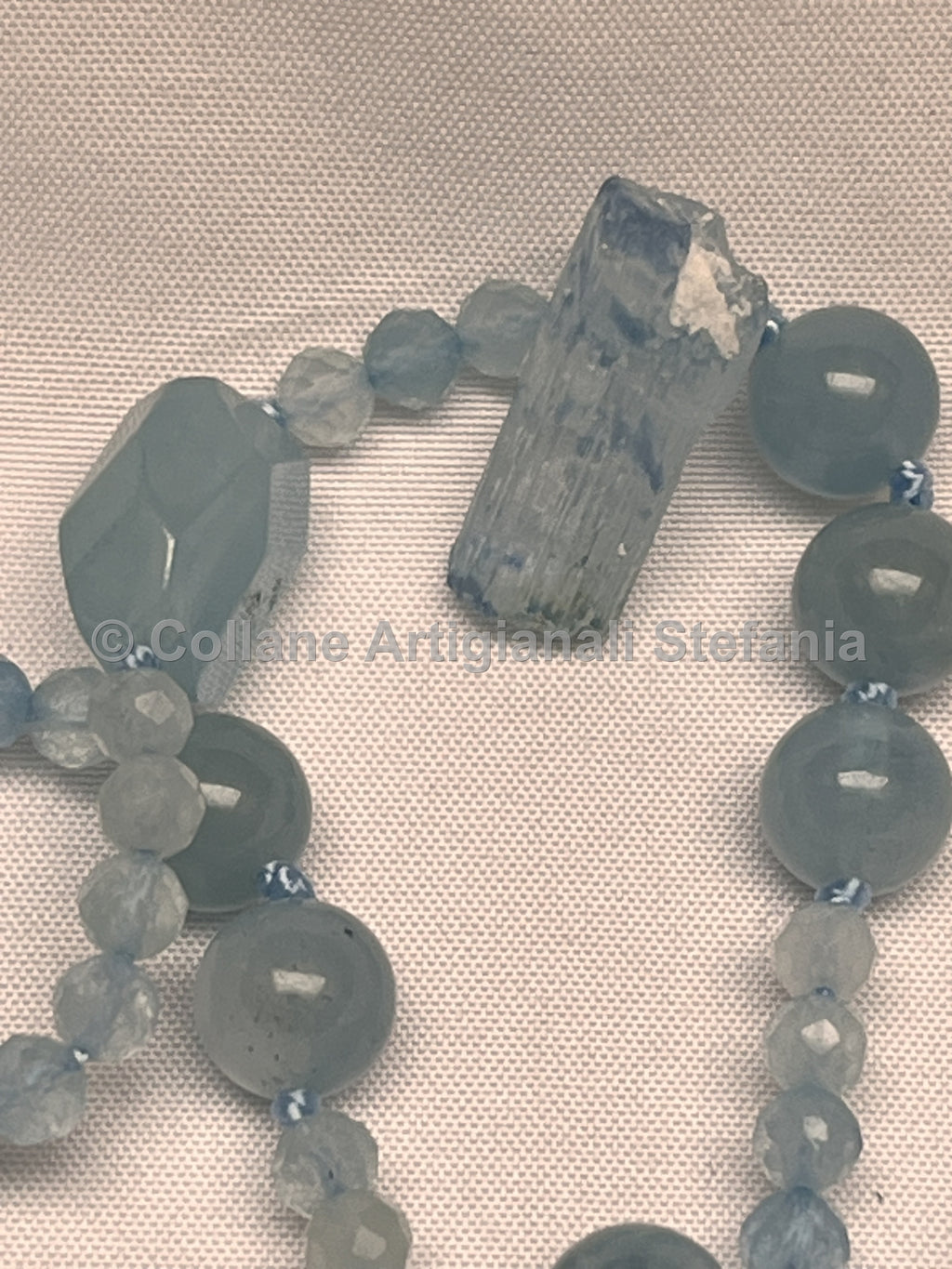 Collana con pietre dure di eccellente qualità di Acquamarina.