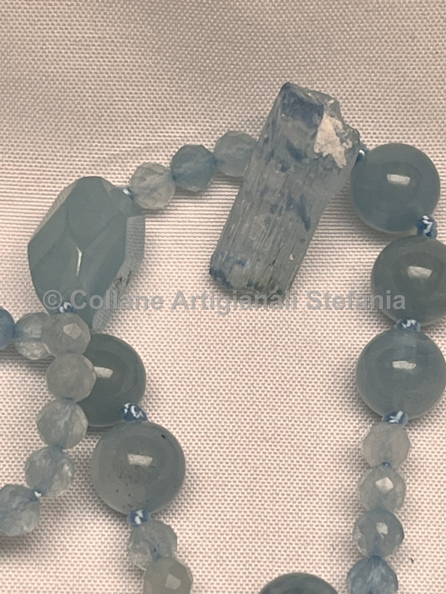 Collana con pietre dure di eccellente qualità di Acquamarina.
