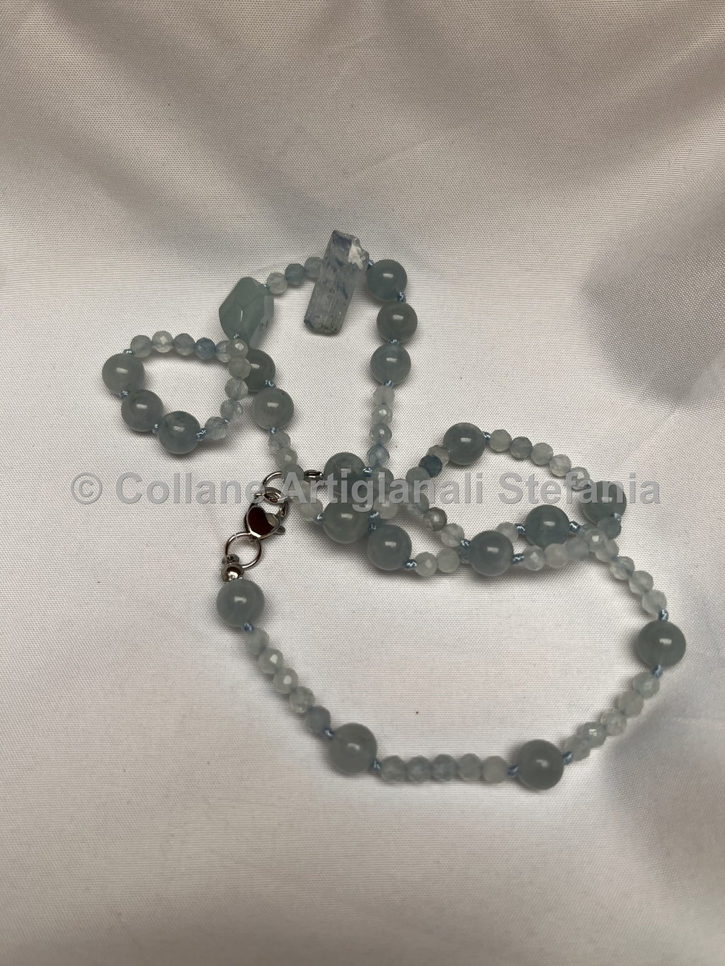 Collana con pietre dure di eccellente qualità di Acquamarina.
