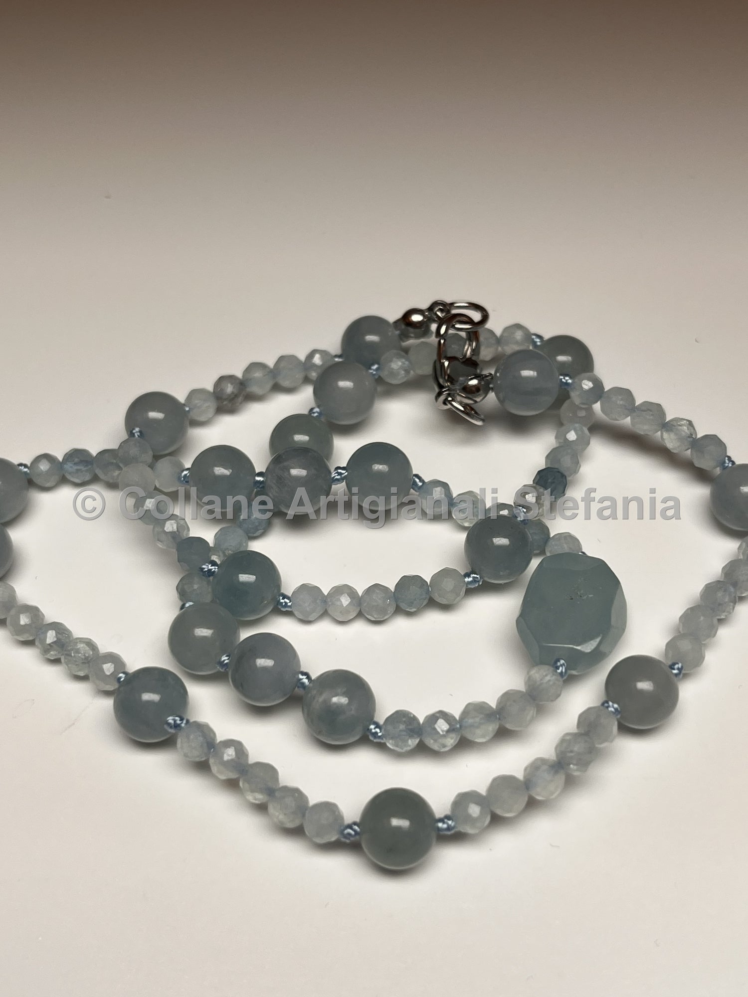 Collana con pietre dure di eccellente qualità di Acquamarina.