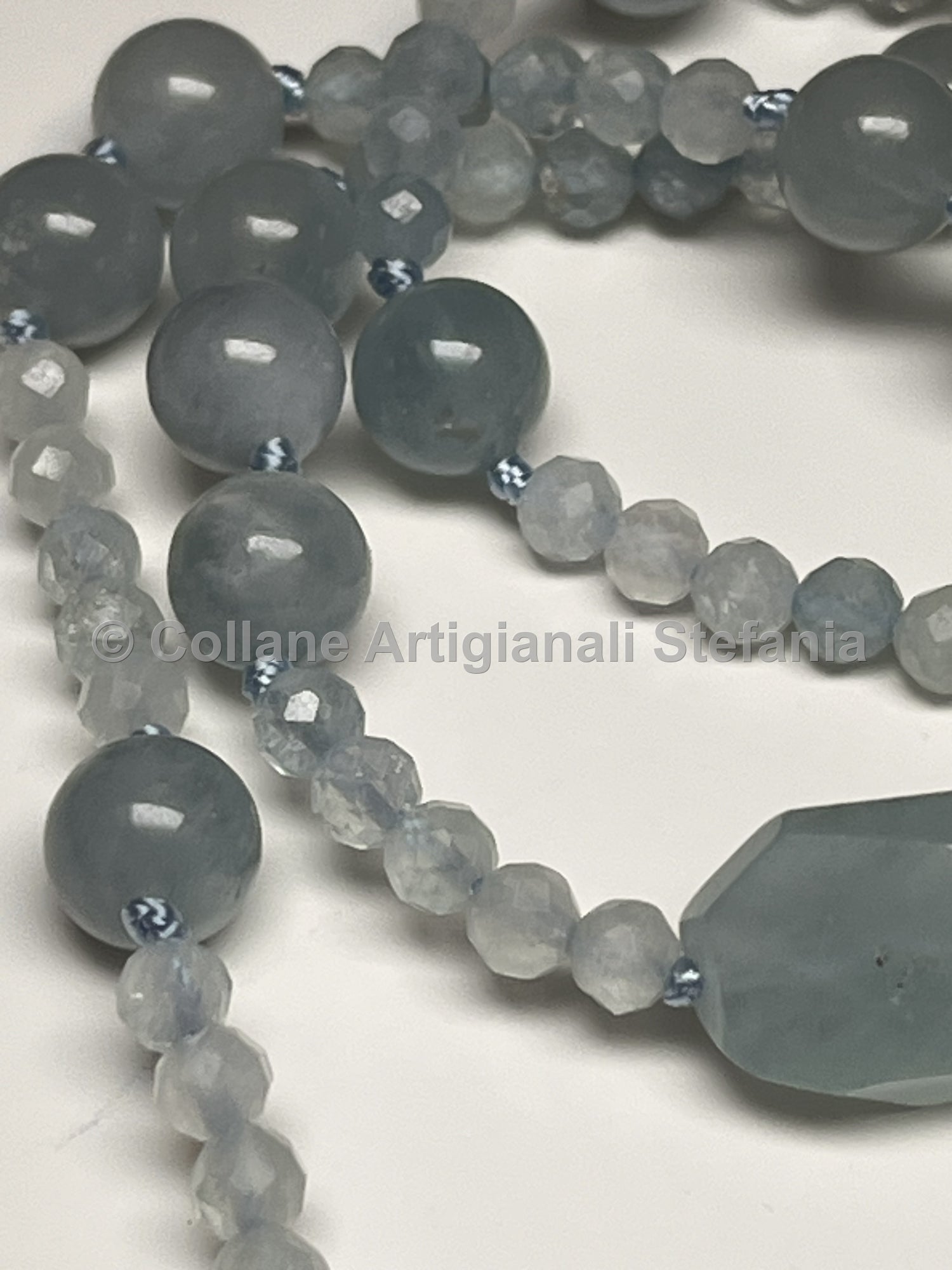 Collana con pietre dure di eccellente qualità di Acquamarina.