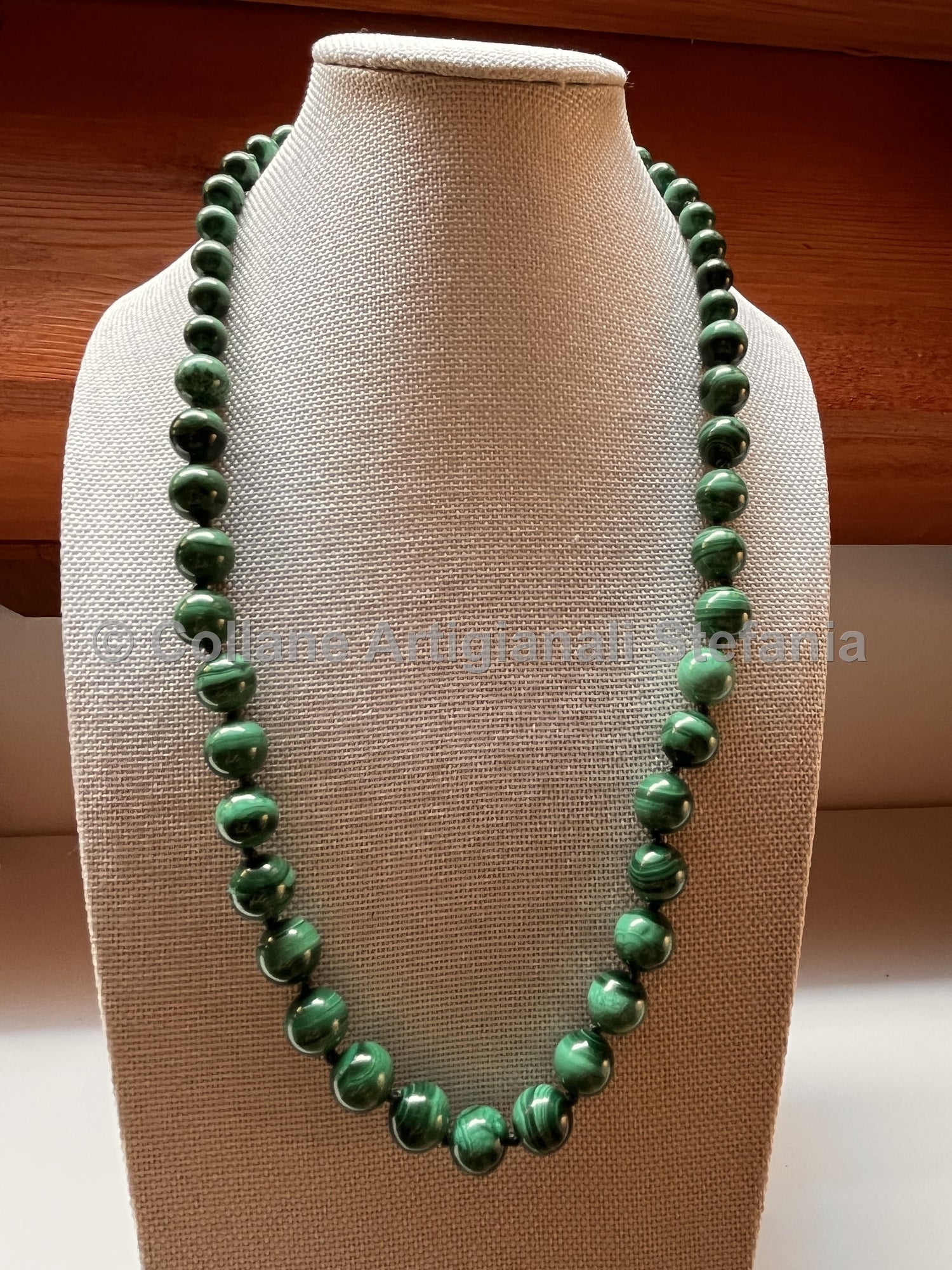 Collana con pietre dure di Malachite di ottima qualità.