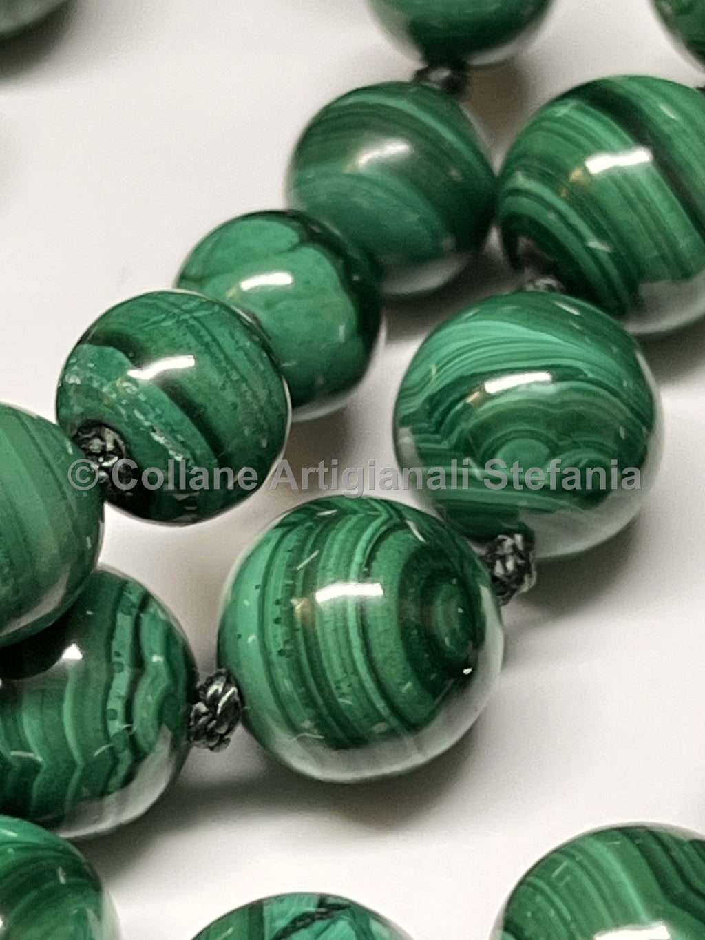Collana con pietre dure di Malachite di ottima qualità.