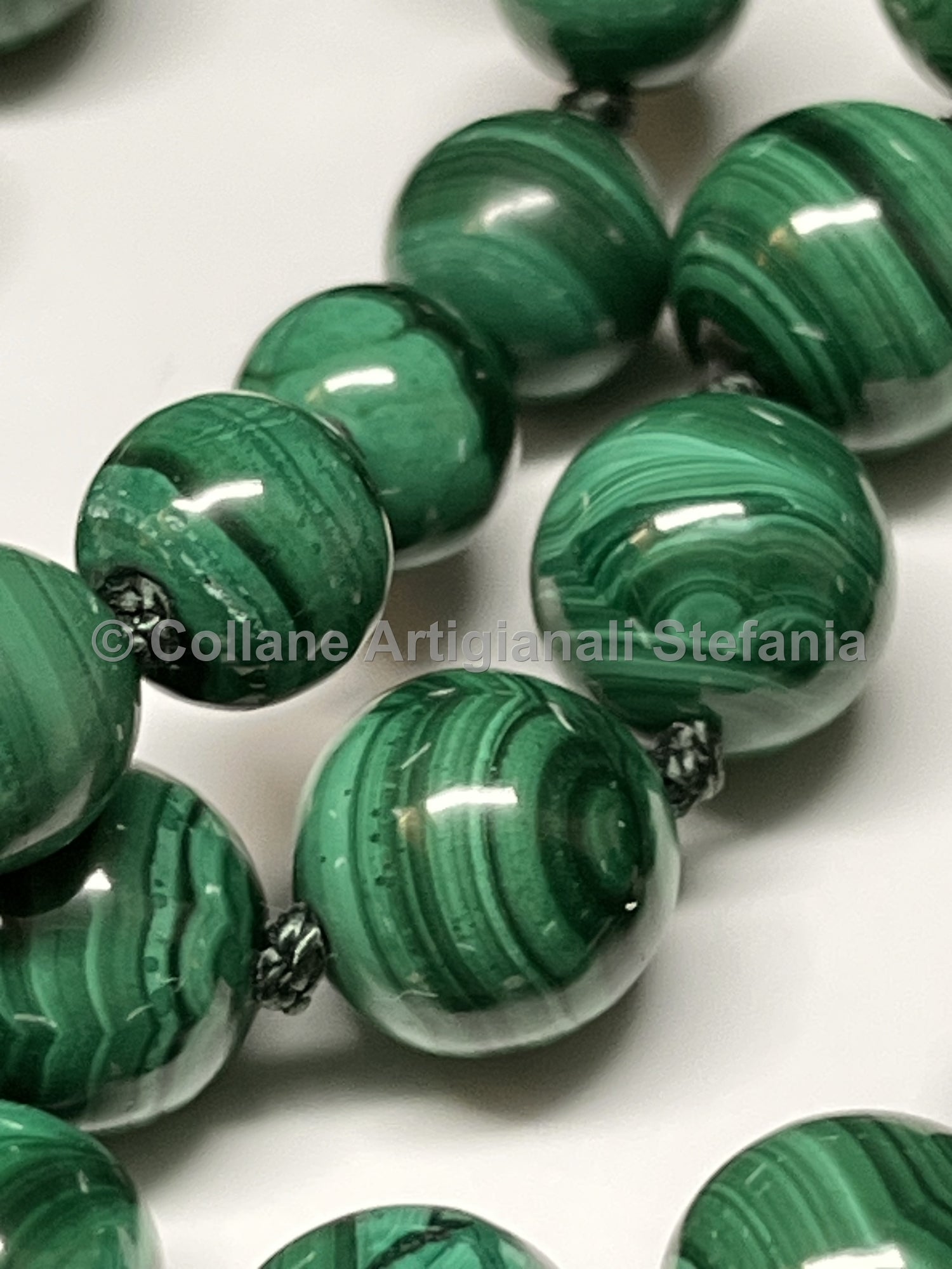 Collana con pietre dure di Malachite di ottima qualità.