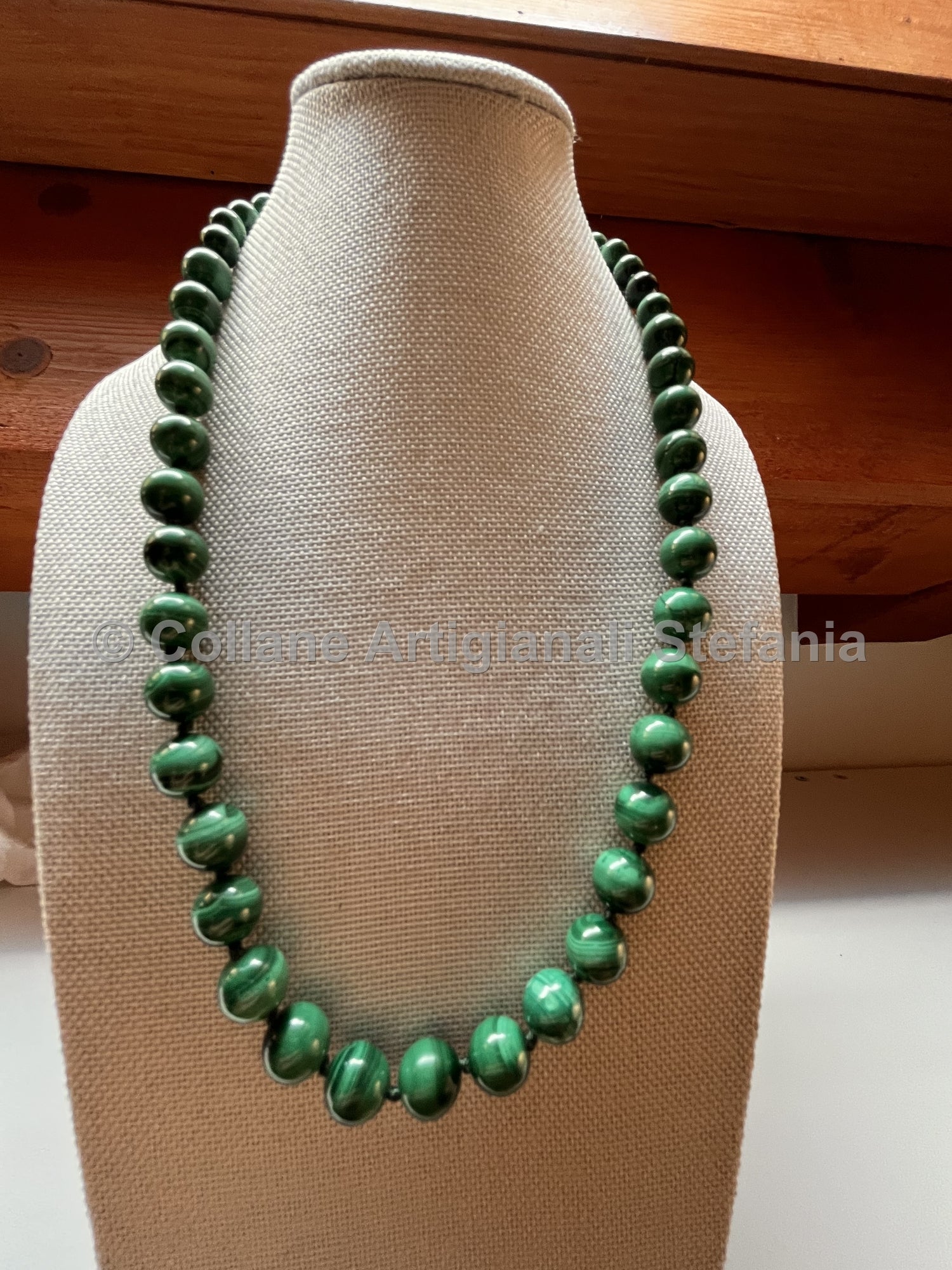 Collana con pietre dure di Malachite di ottima qualità.