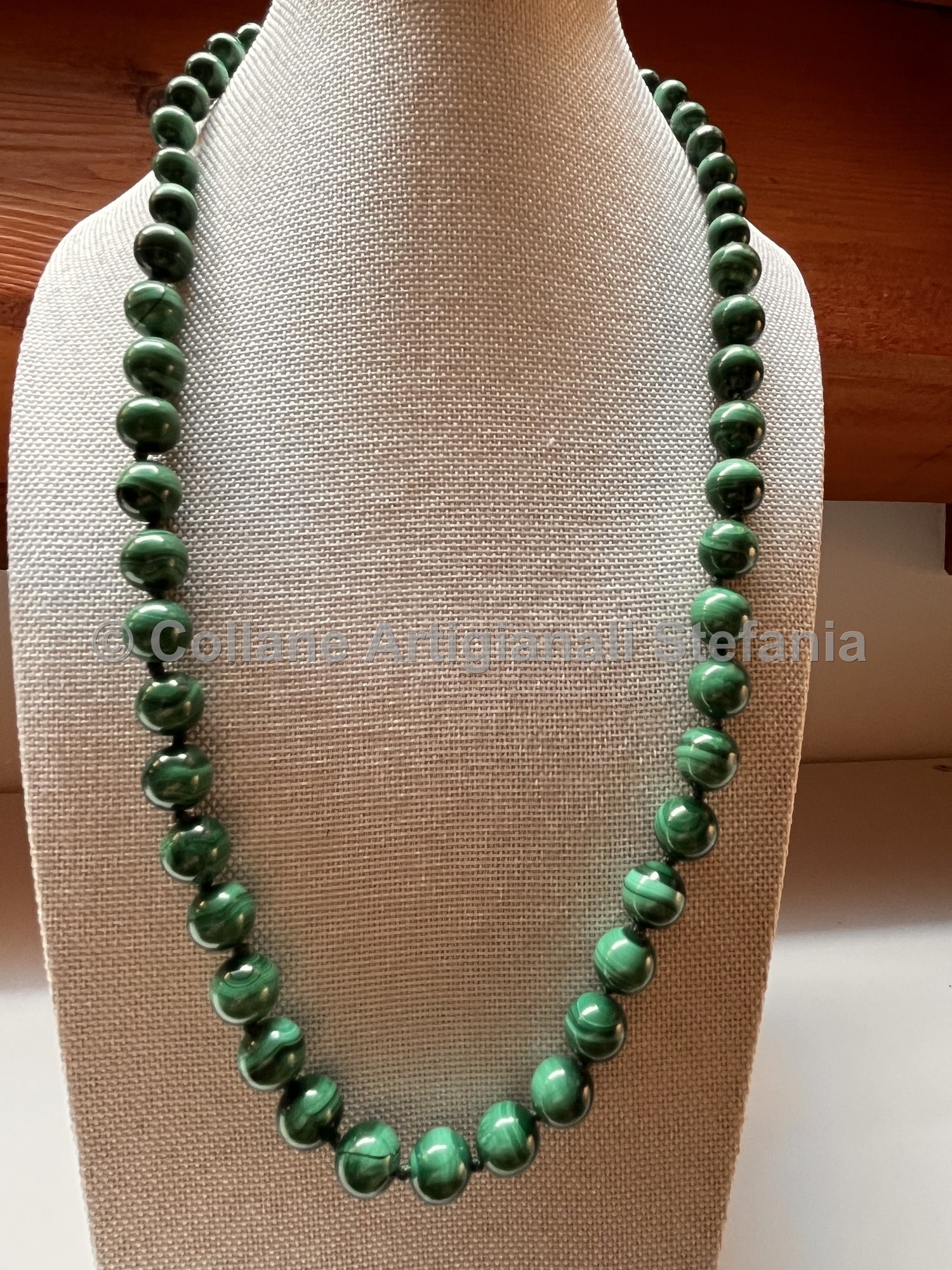 Collana con pietre dure di Malachite di ottima qualità.