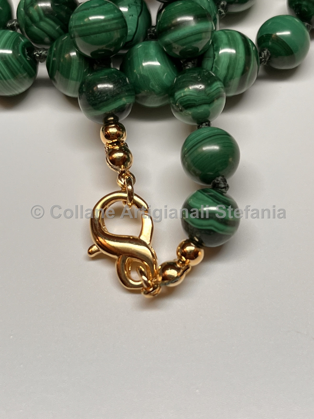 Collana con pietre dure di Malachite di ottima qualità.