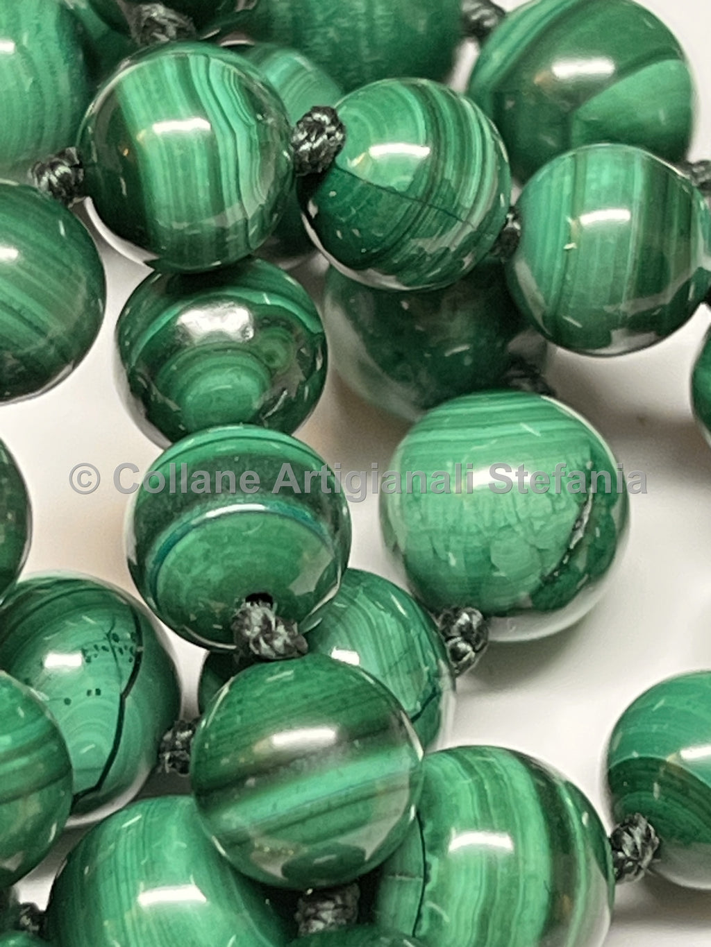 Collana con pietre dure di Malachite di ottima qualità.